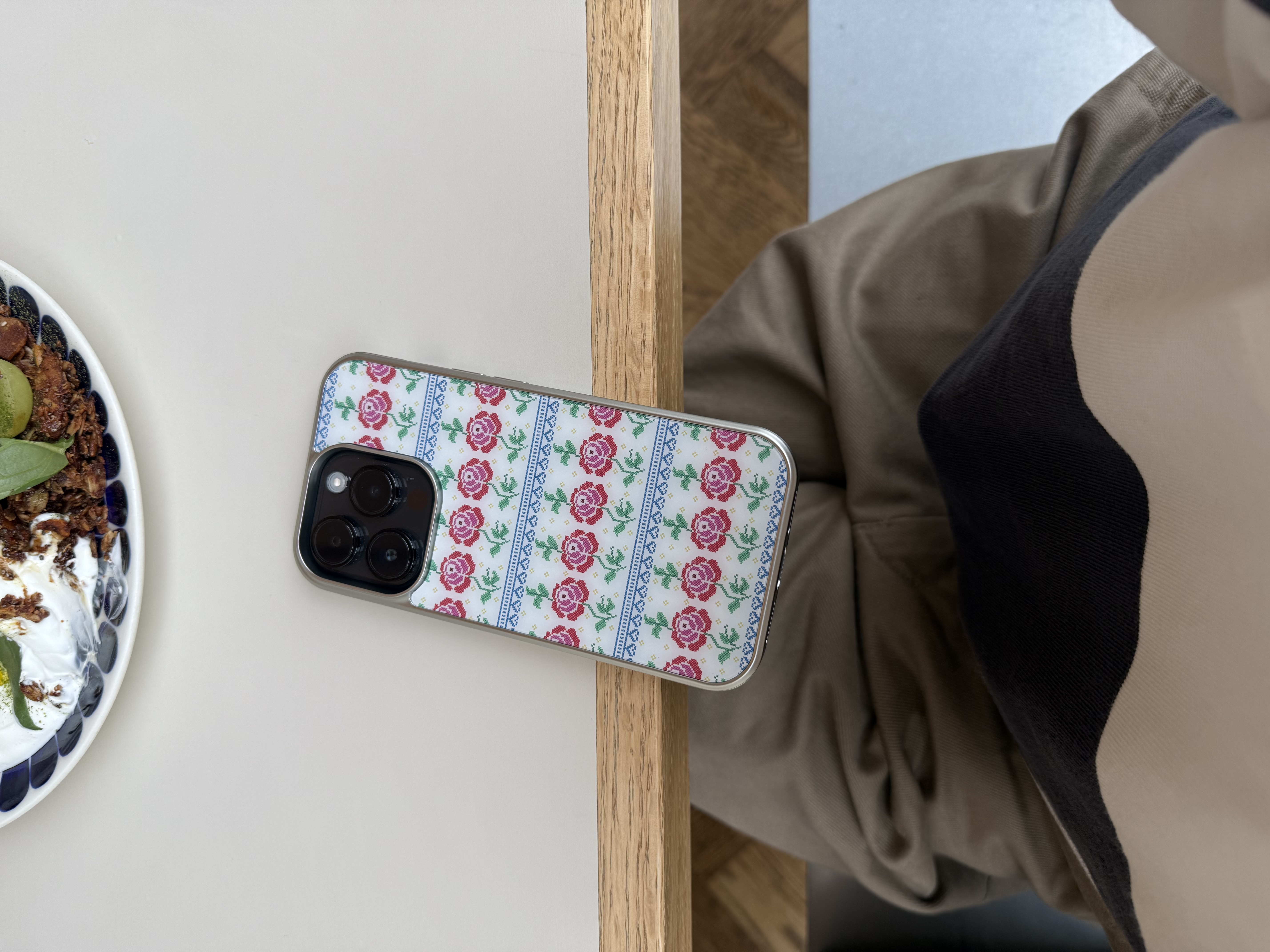 CROSS STITCH silver matte glass bumper case [ROSES]
