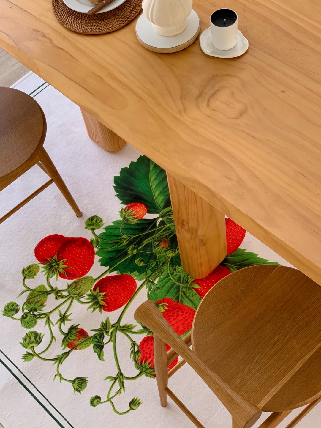 Strawberry Bouquet 딸기 부케 극세사 러그