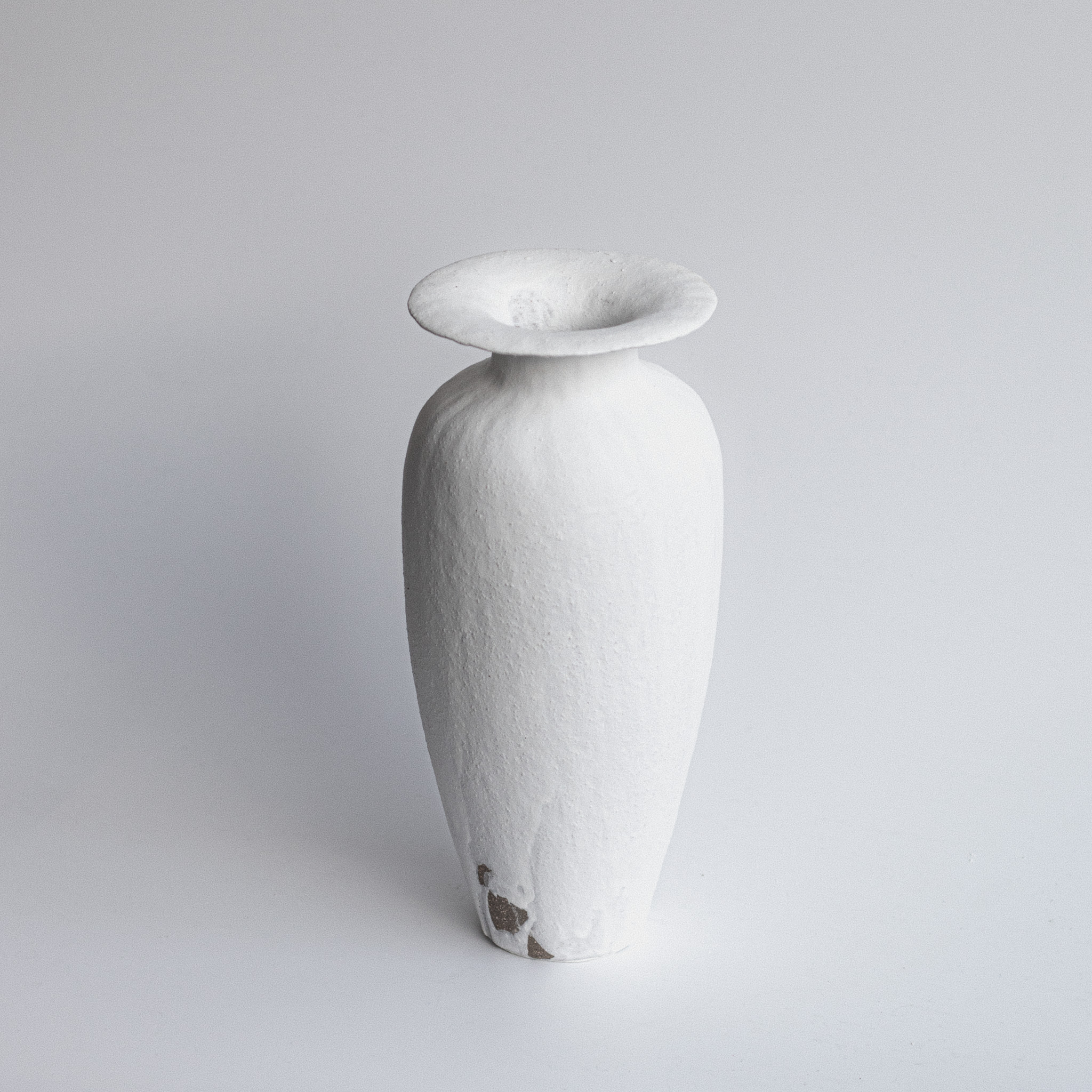Objet | On the canvas / 목이 좁은 화병