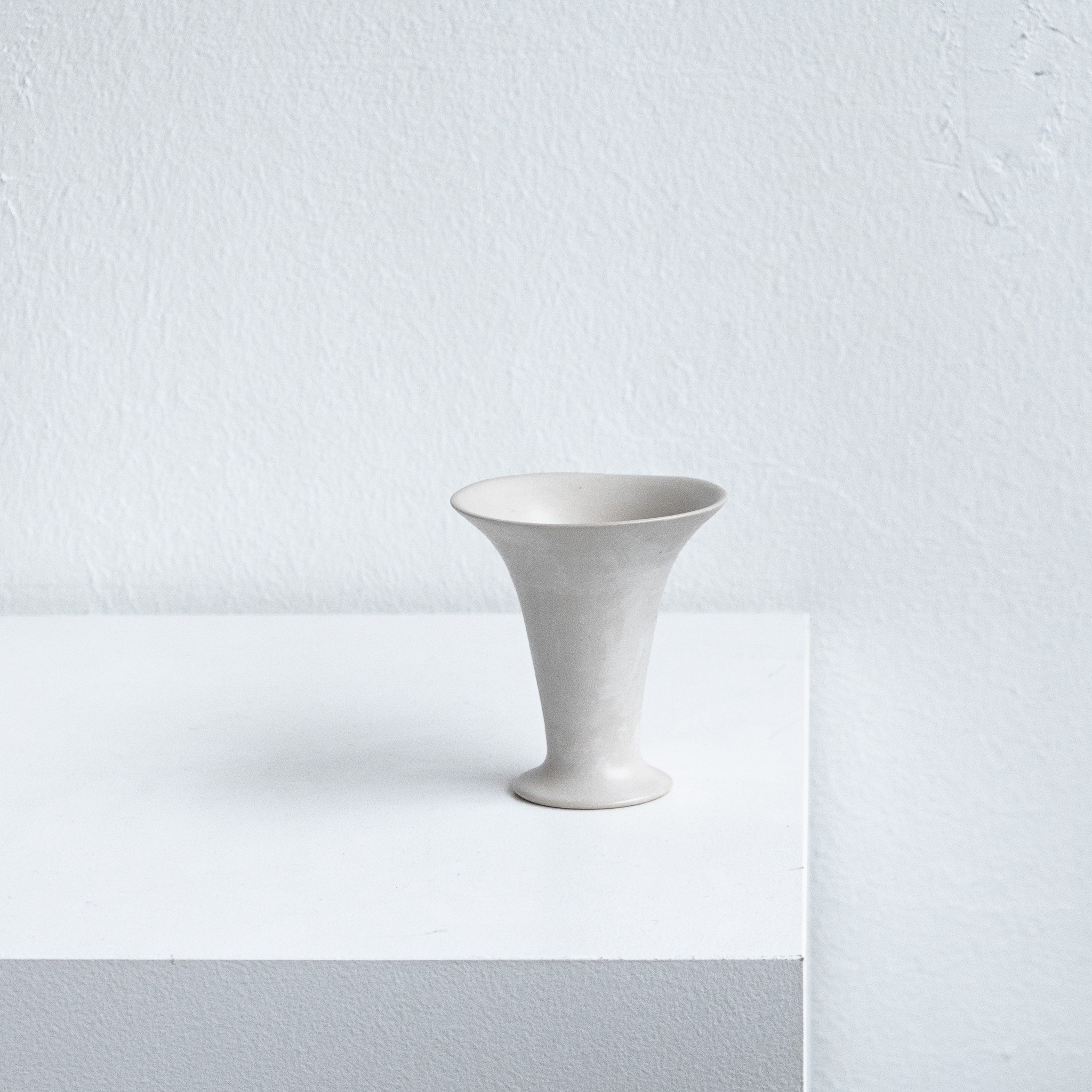 깃, 큰 잔 white