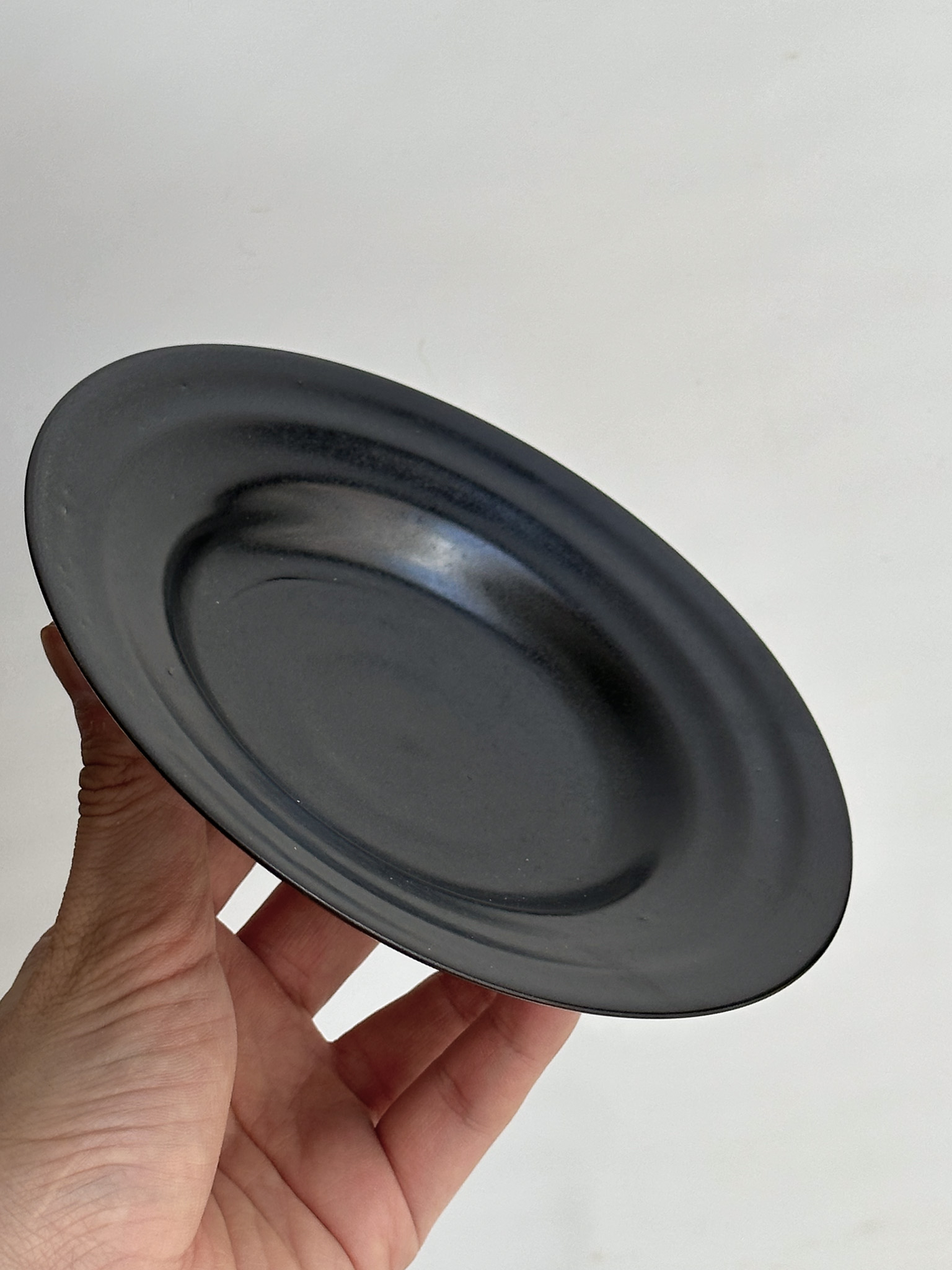 Plate | Pure black (glossy)