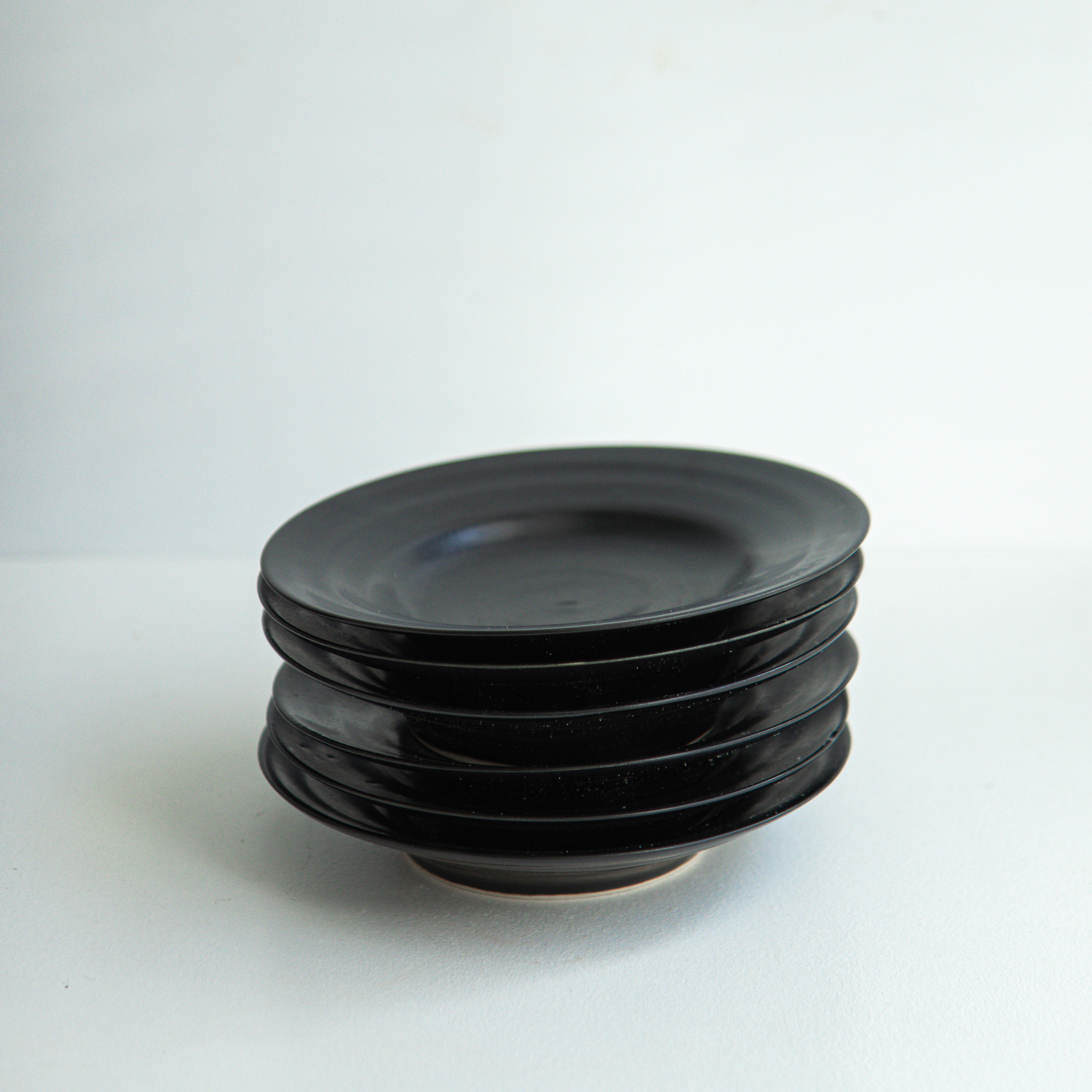 Plate | Pure black (glossy)