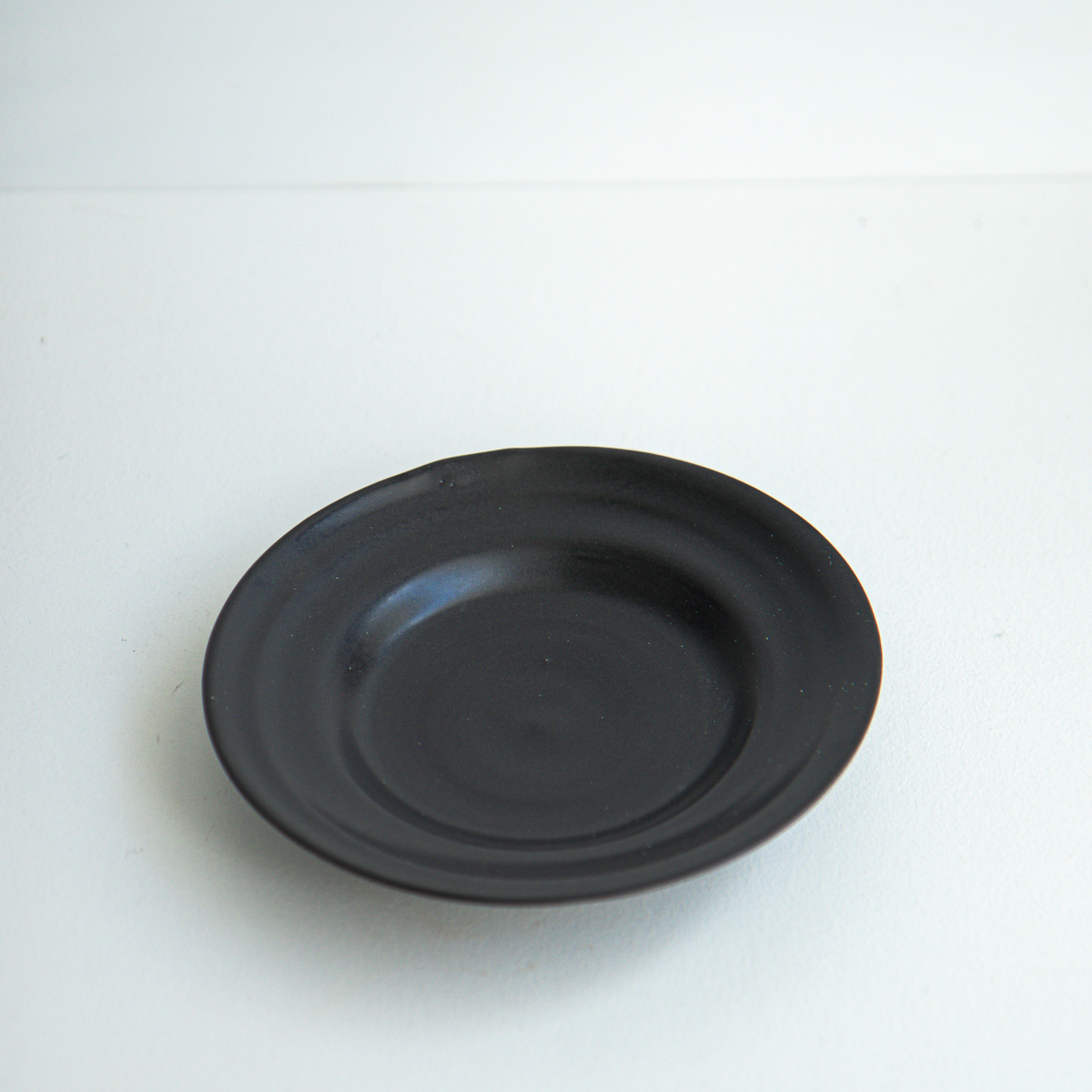 Plate | Pure black (glossy)