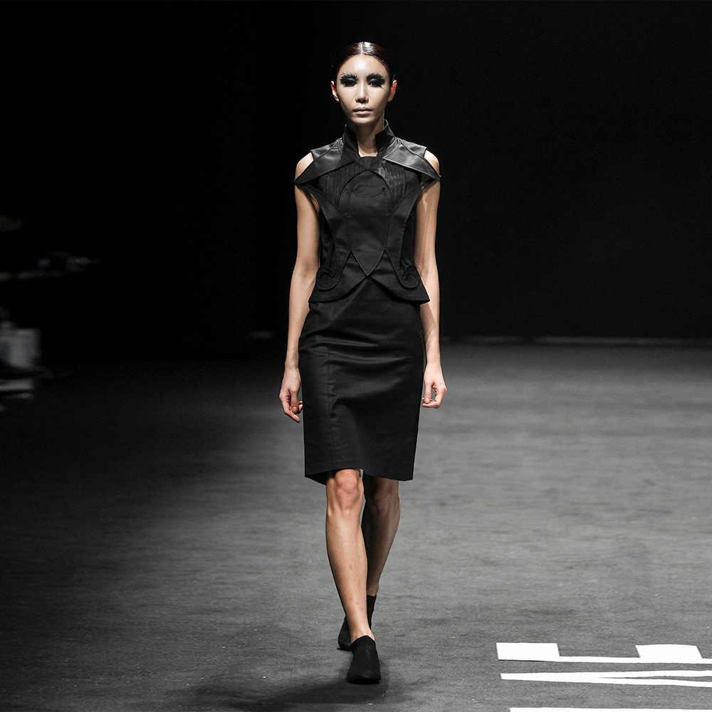 MOONKYOUNGLAE - ICONOGRAPHY(아이코노그라피) ArtnouveauWaist Dress coat BK 01