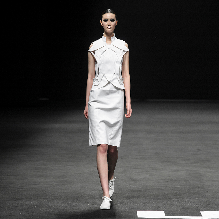 MOONKYOUNGLAE - ICONOGRAPHY(아이코노그라피) Artnouveau Waist Dress coat WH 01