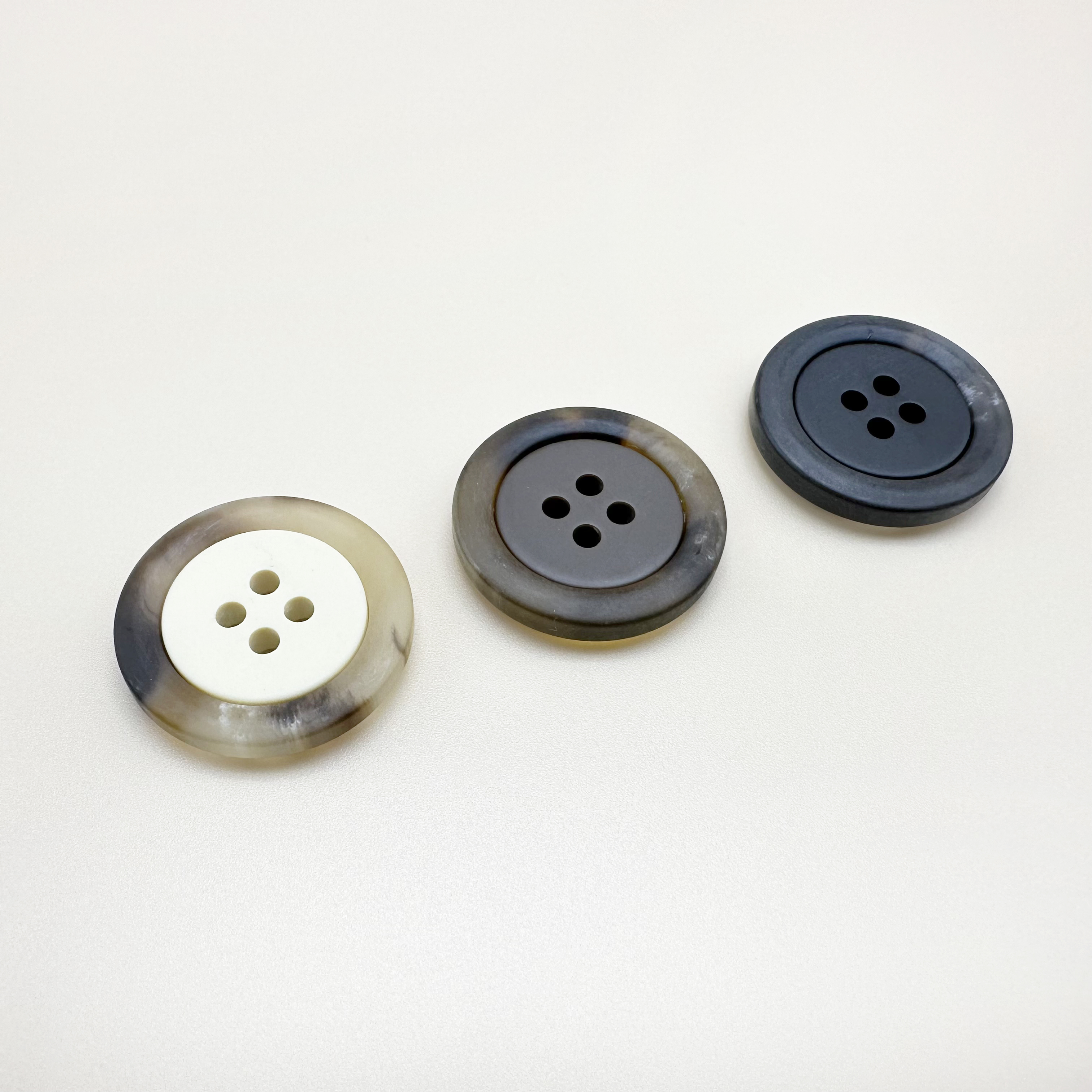 투톤 4구 원형 고급 레진 단추 15mm,18mm,23mm,25mm,28mm