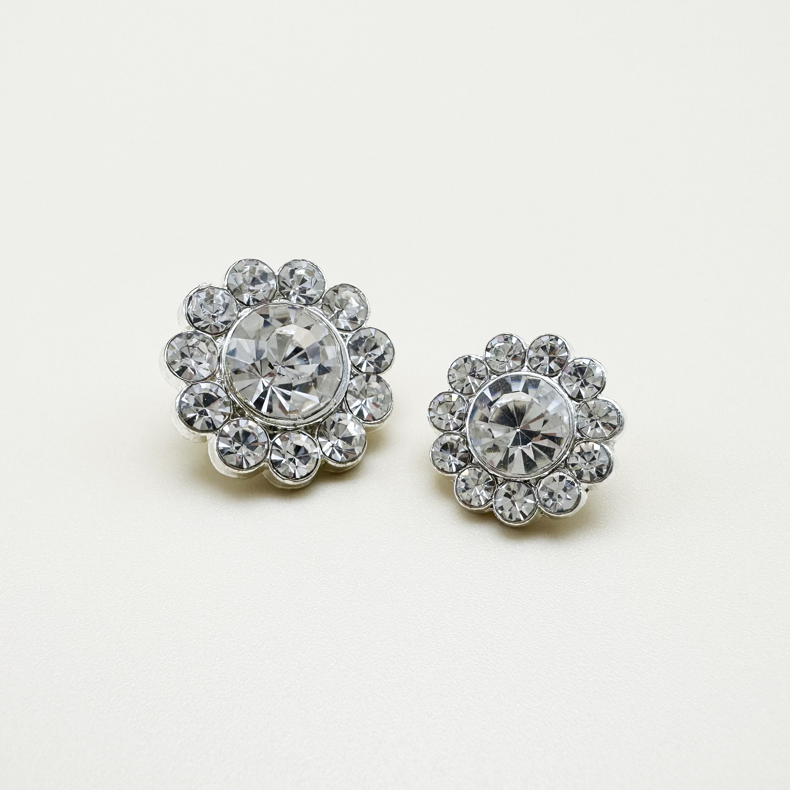 꽃모양 큐빅 금속단추 10mm,12mm, 15mm,18mm