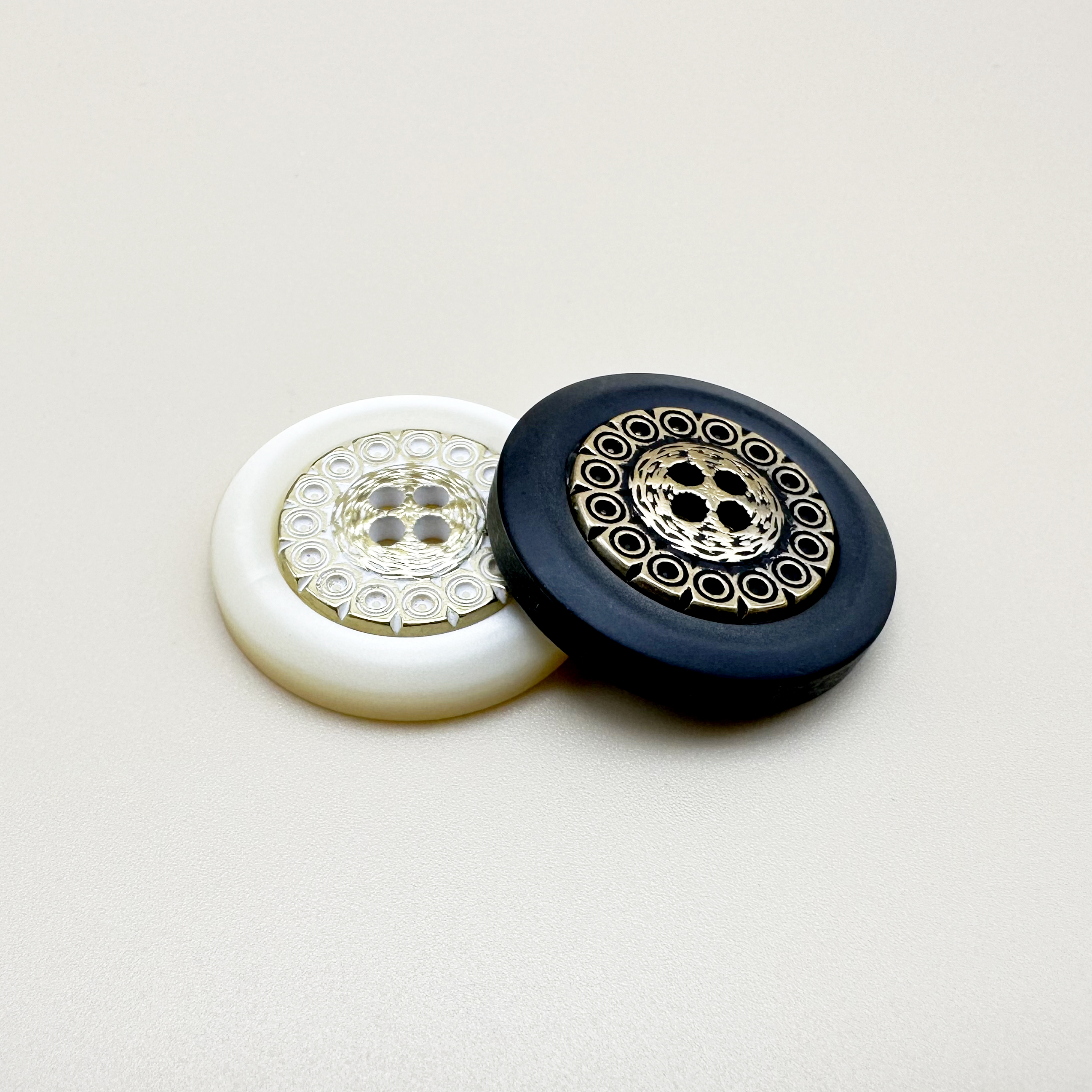 빈티지 4구 레진 금속단추 17mm, 23mm, 25mm