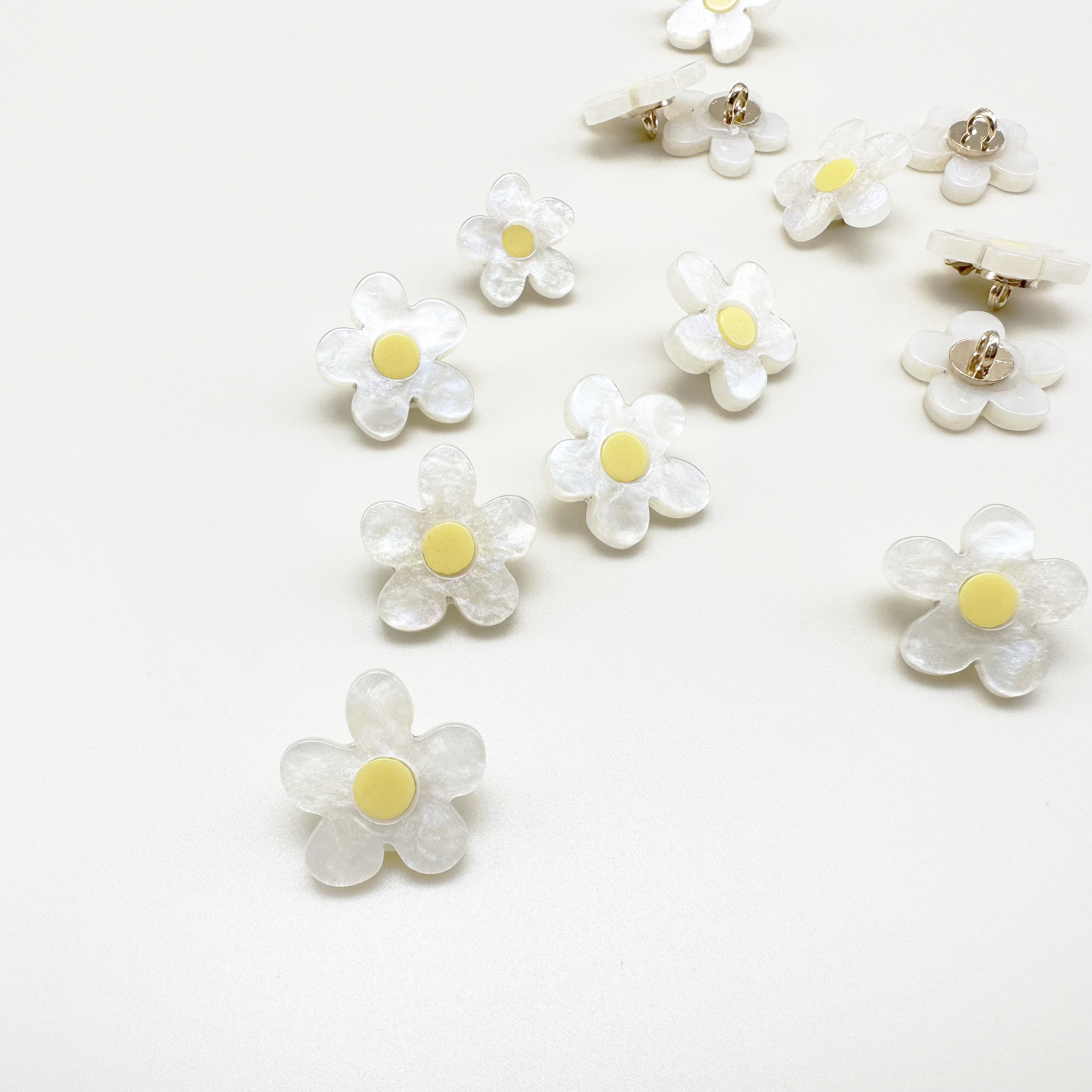 꽃모양 레진단추 18mm, 20mm, 25mm