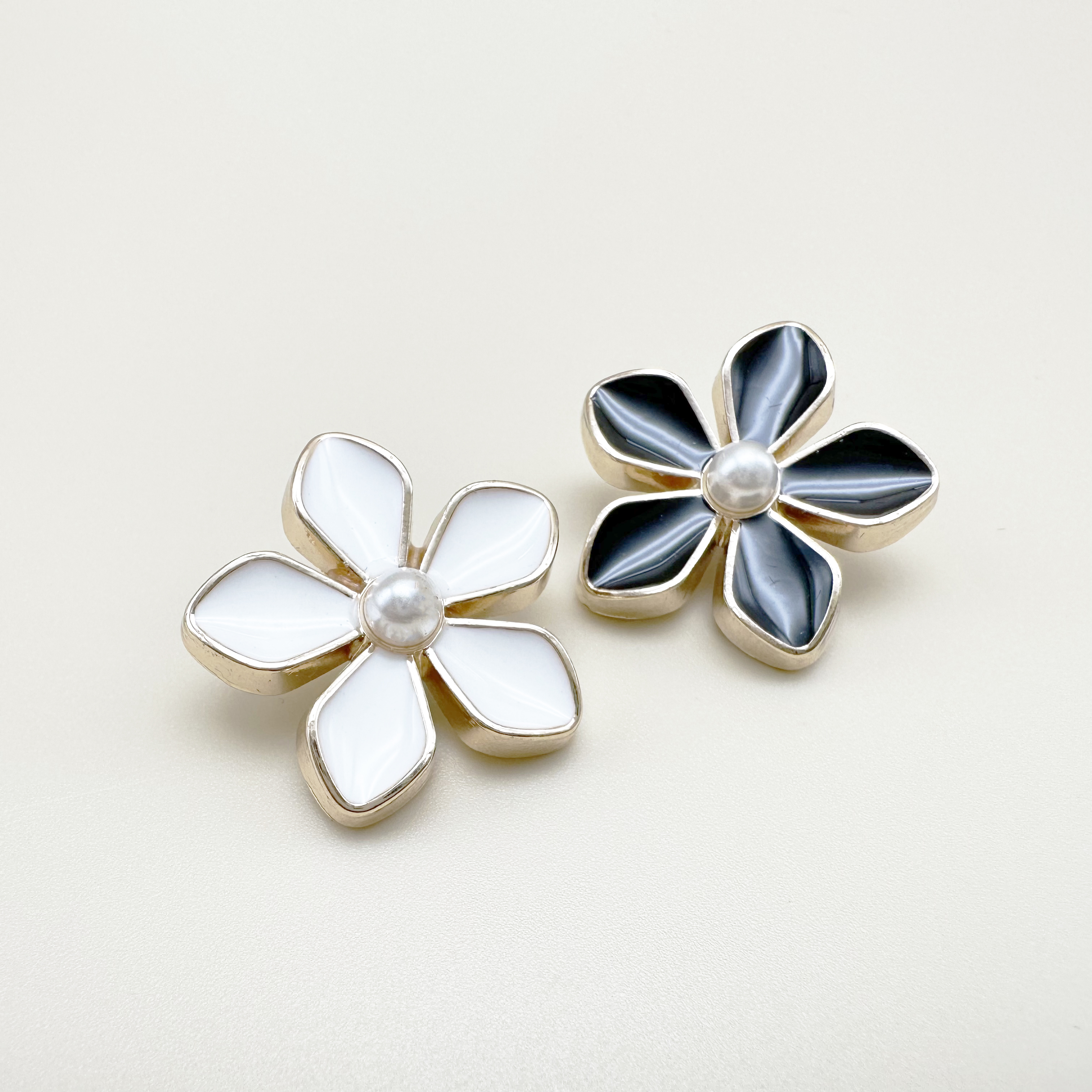 꽃모양 진주 금속단추 17mm, 22mm
