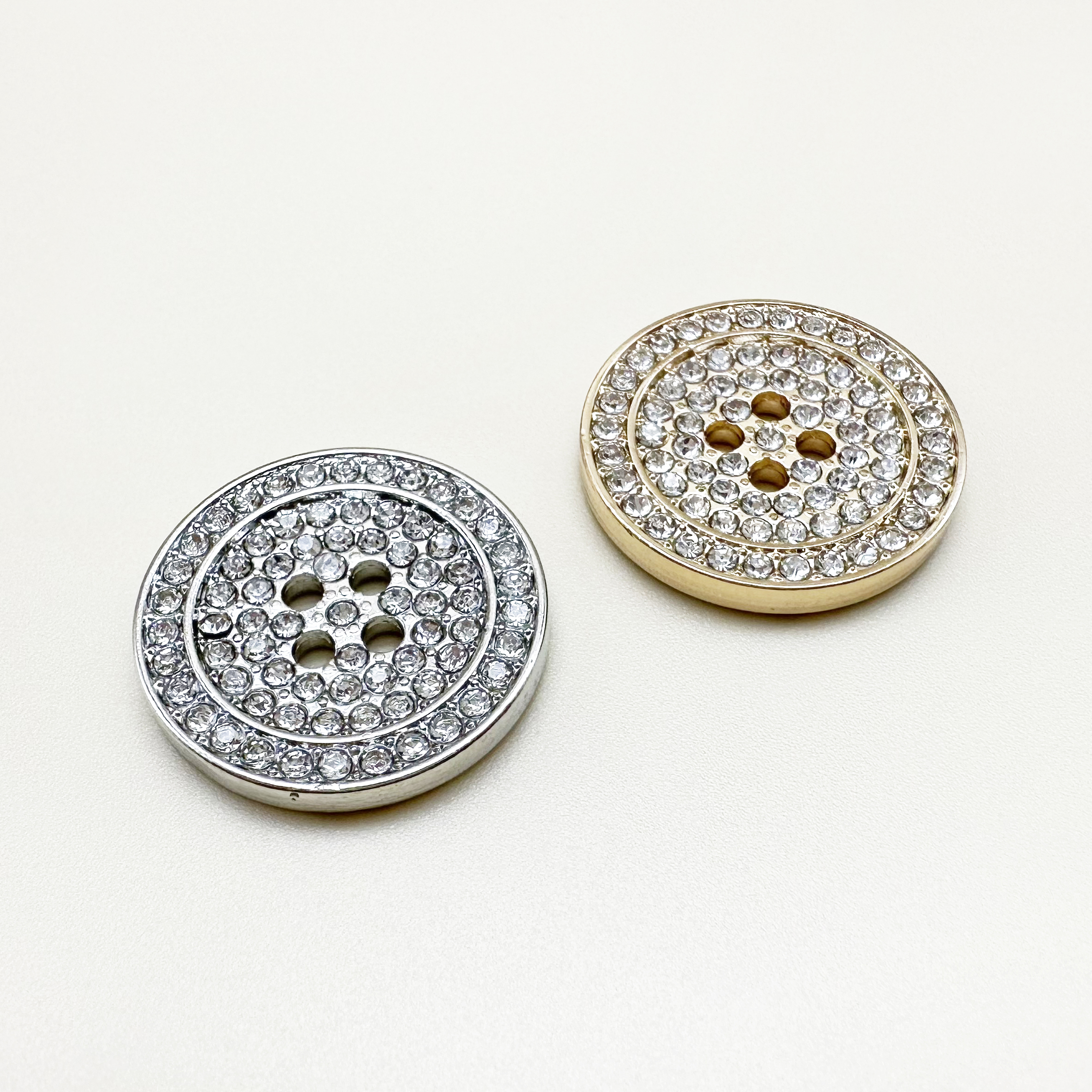 4구 큐빅 요크 원형 금속단추 15mm, 18mm, 20mm, 23mm