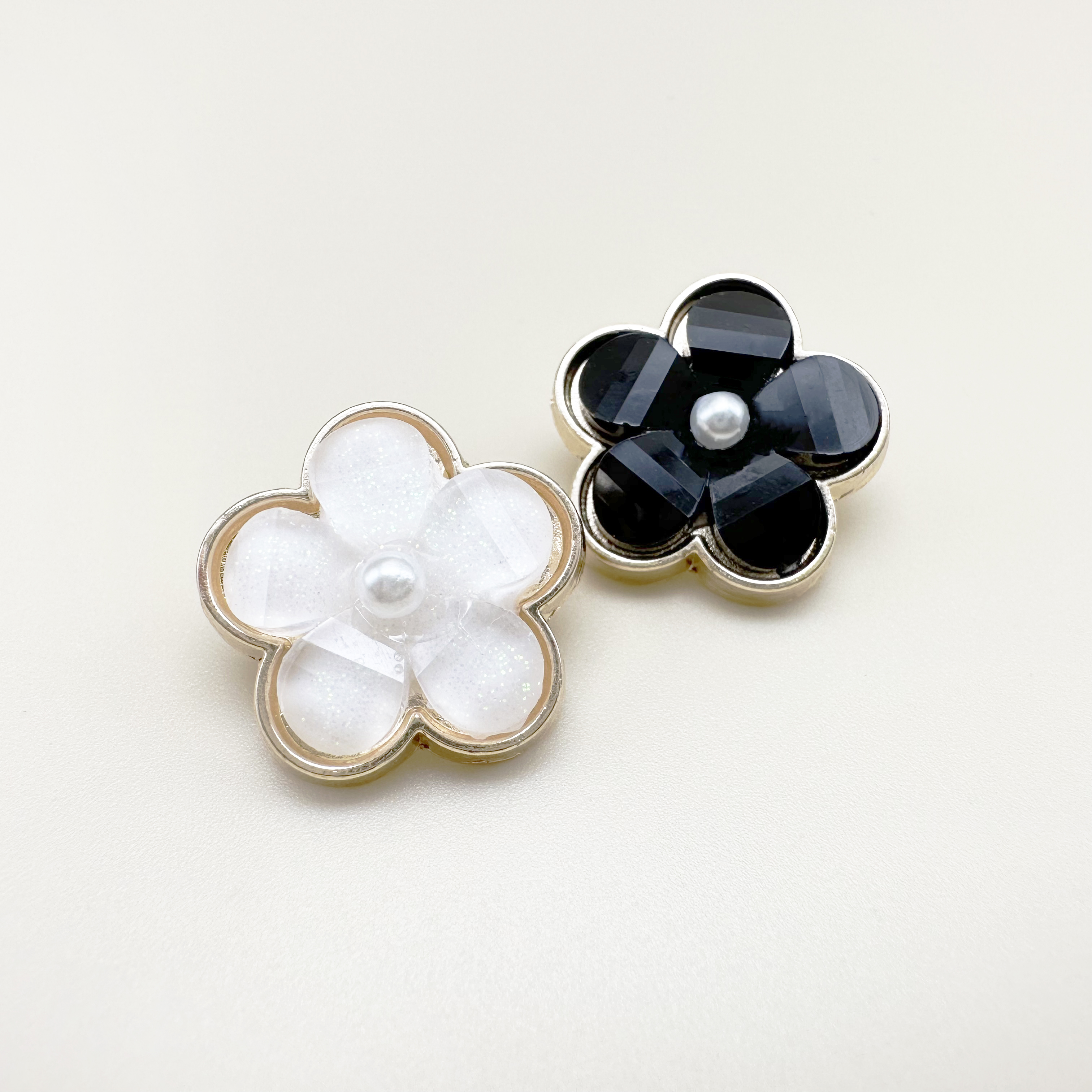 진주 꽃모양 금속 단추 18mm