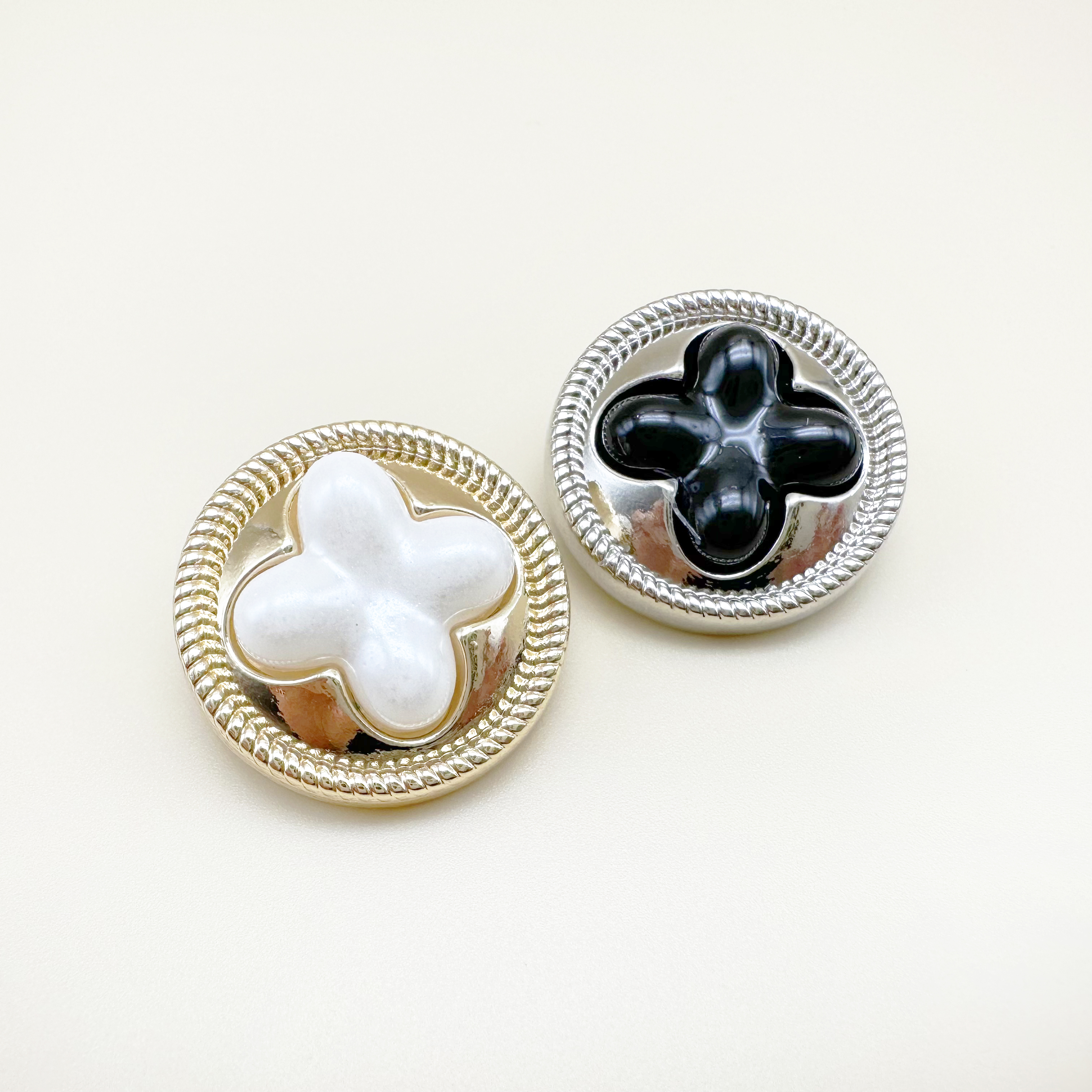 클로버 원형 고급 금속 단추 17mm,23mm