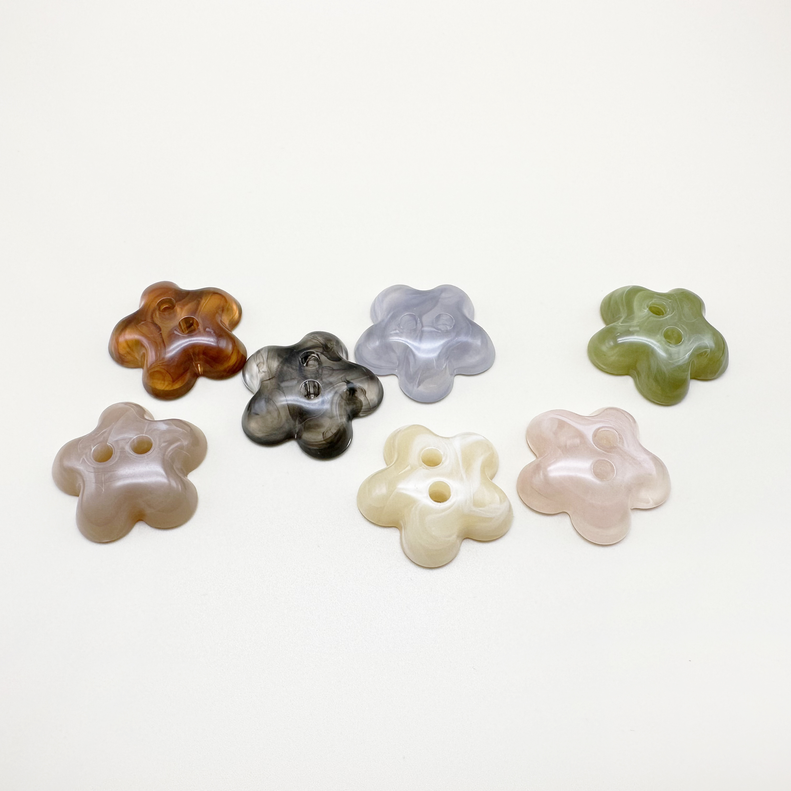 빅사이즈 2구 꽃모양 장식 큰 레진 단추 32mm