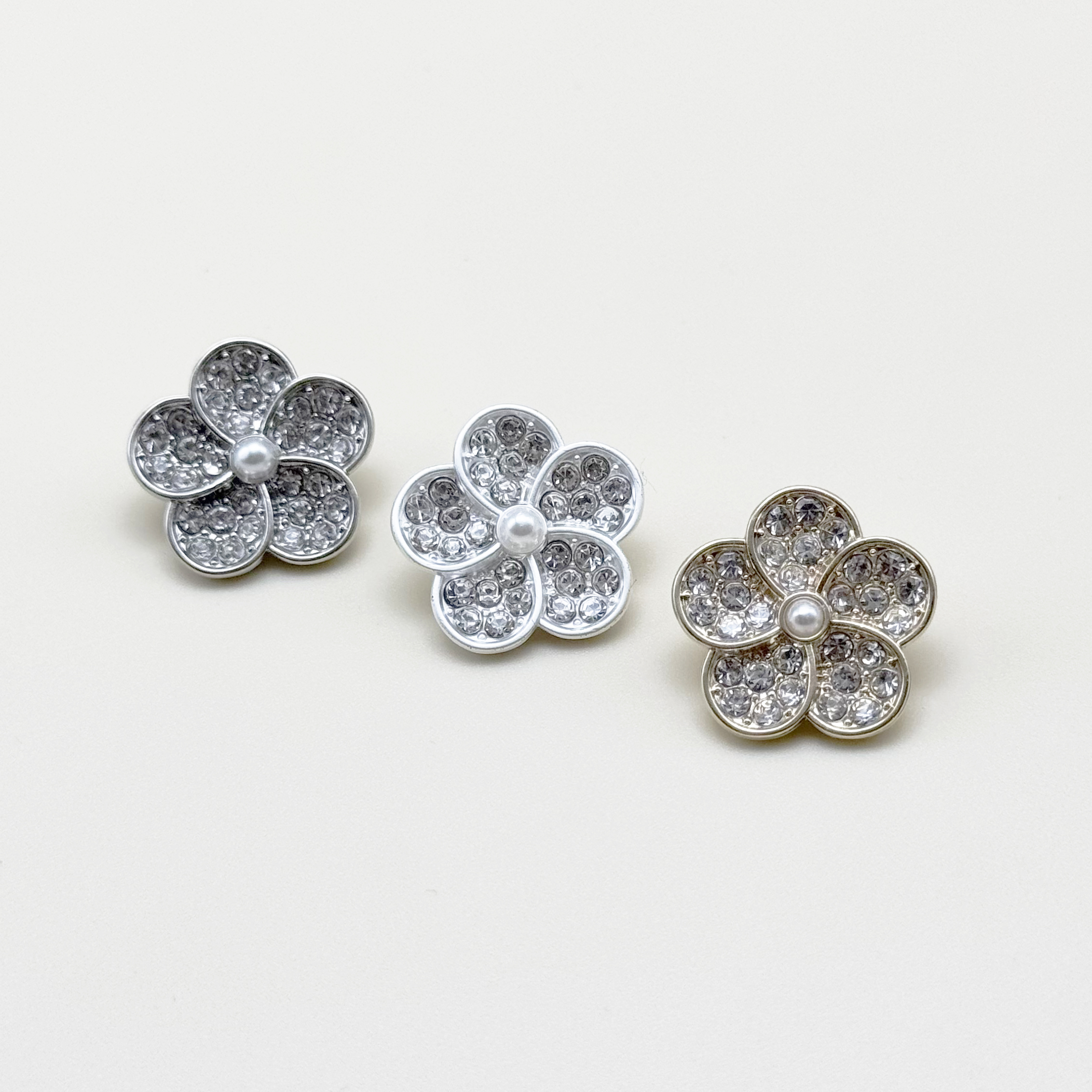 큐빅 진주 꽃모양 무광 금속단추 12mm,18mm,22mm