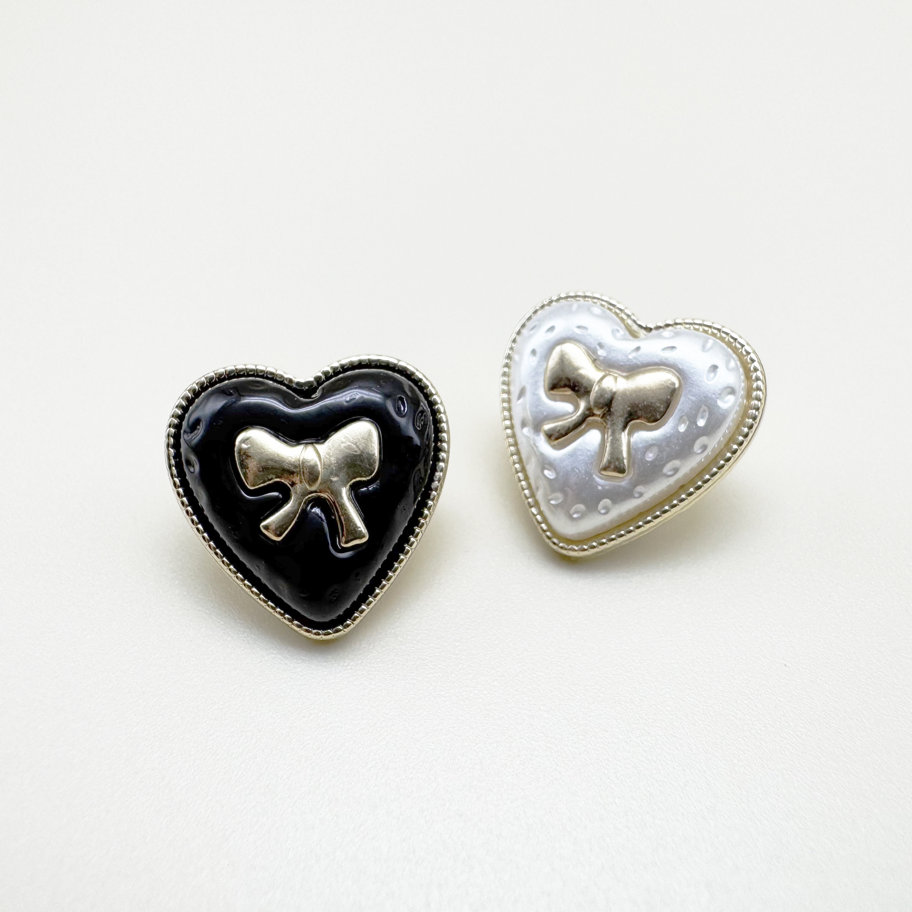 못난이 하트 진주 리본 금속단추 13mm