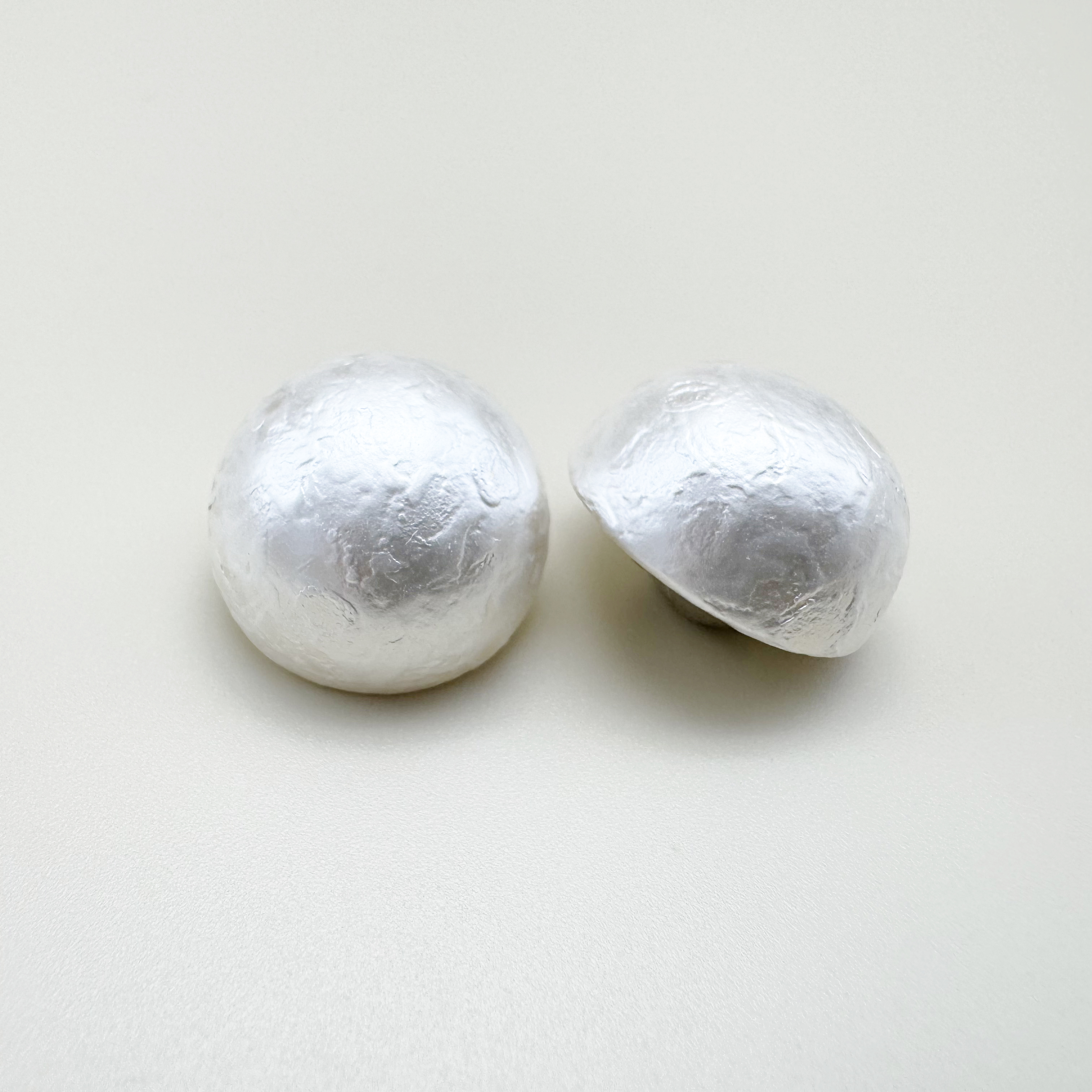 우글 볼륨 진주 꼬다리단추 18mm