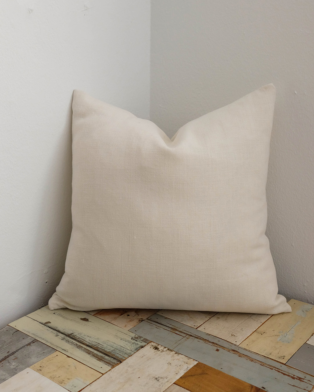 Basic Cushion WH #01