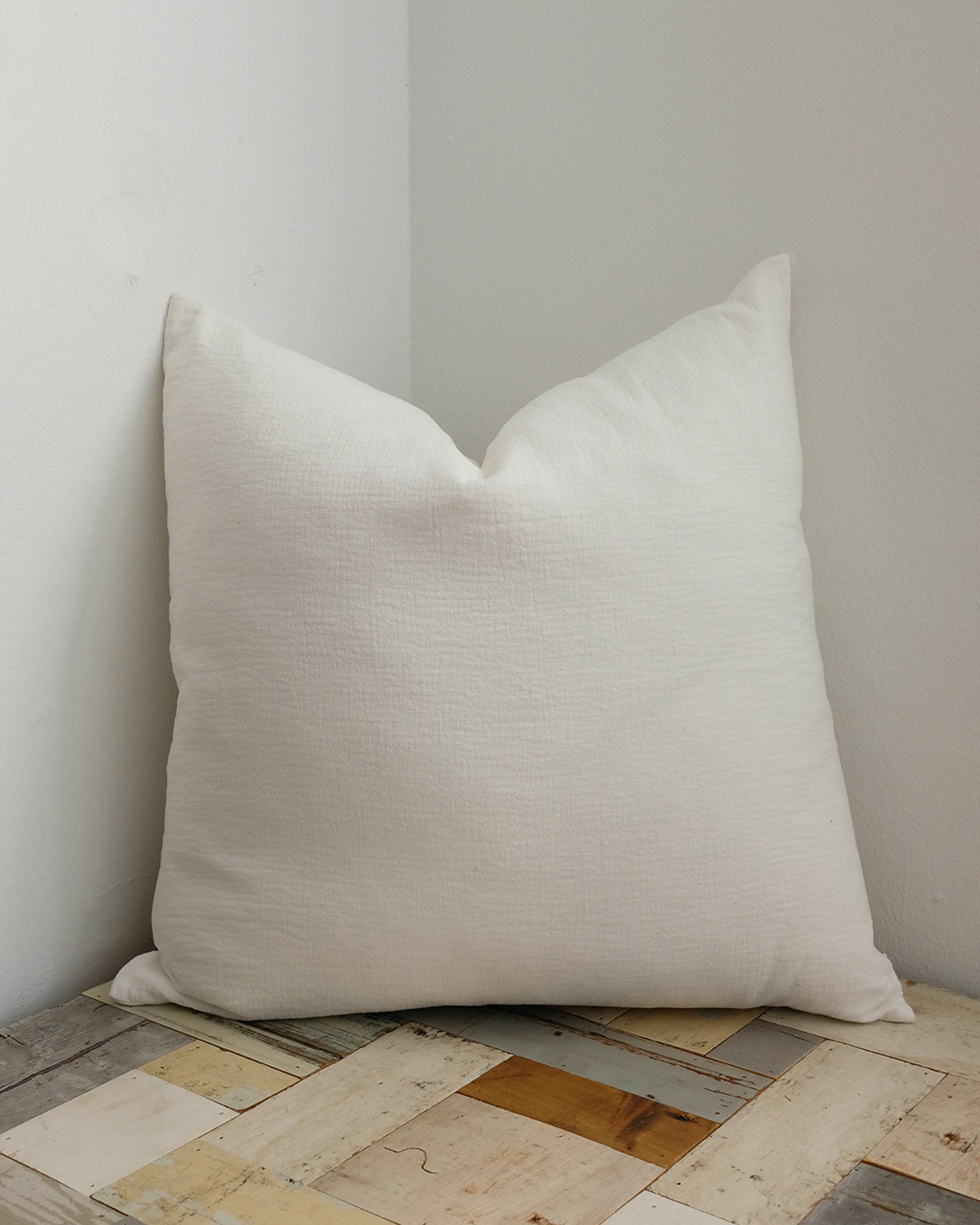 Basic Cushion WH #03