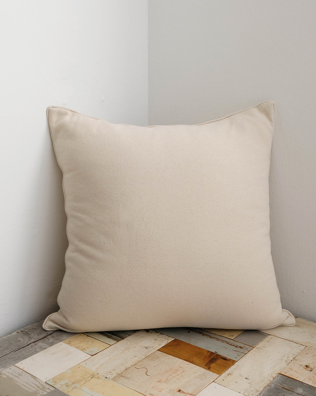 Basic Cushion with piping BE #03