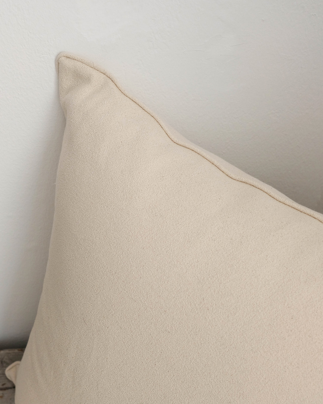 Basic Cushion with piping BE #03