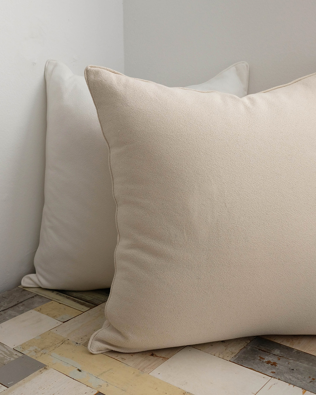 Basic Cushion with piping BE #03