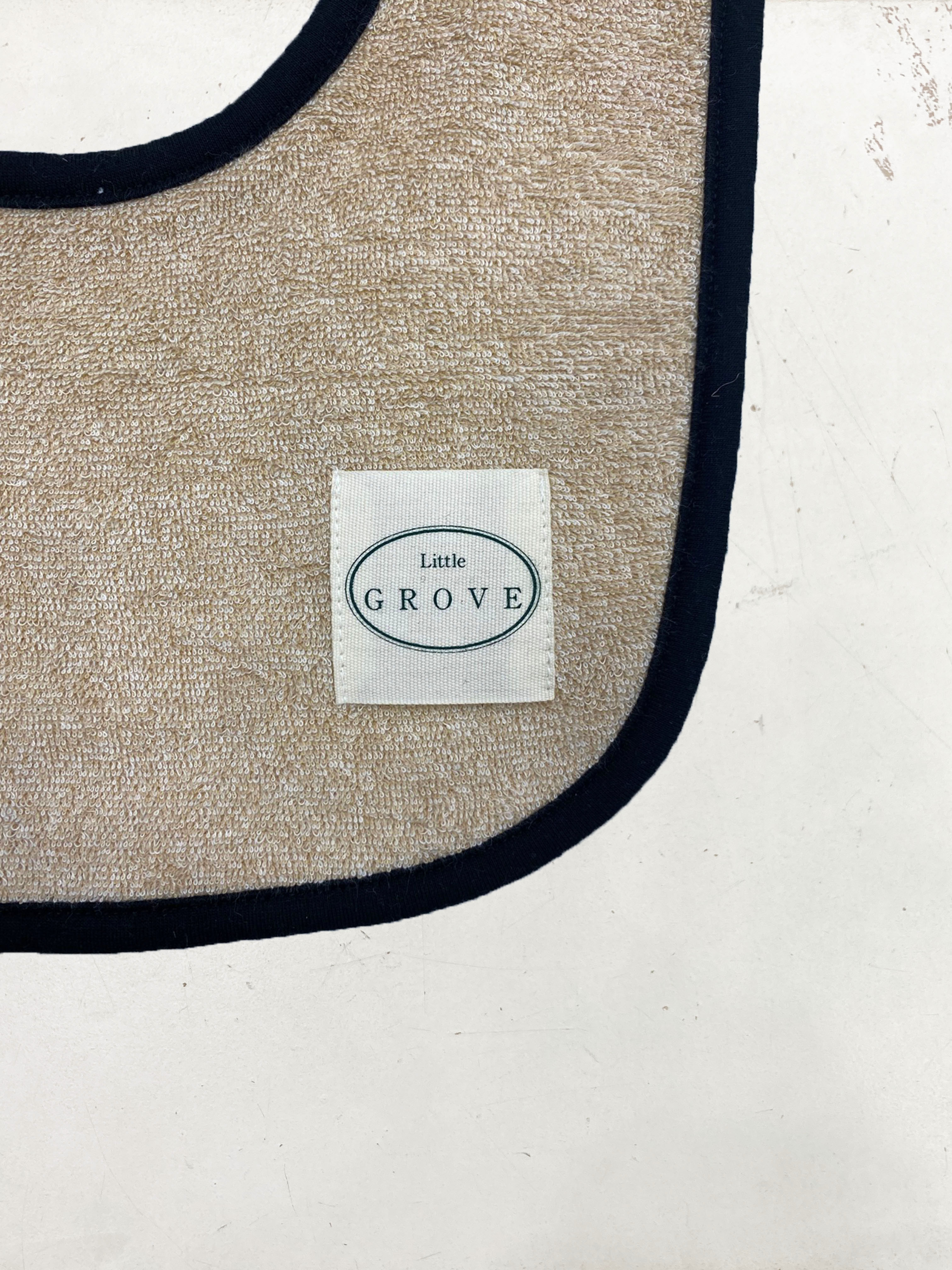 Organic round bib - oatmeal/black
