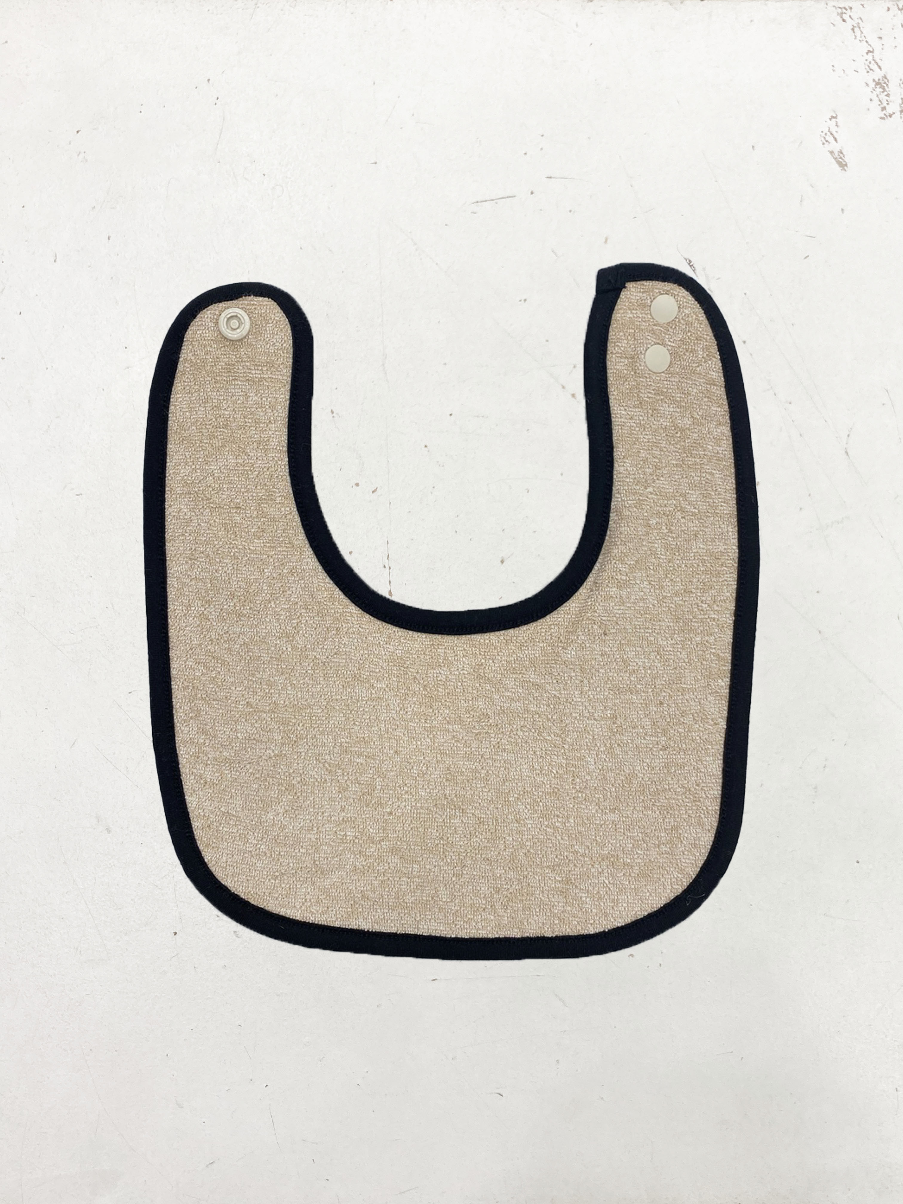 Organic round bib - oatmeal/black