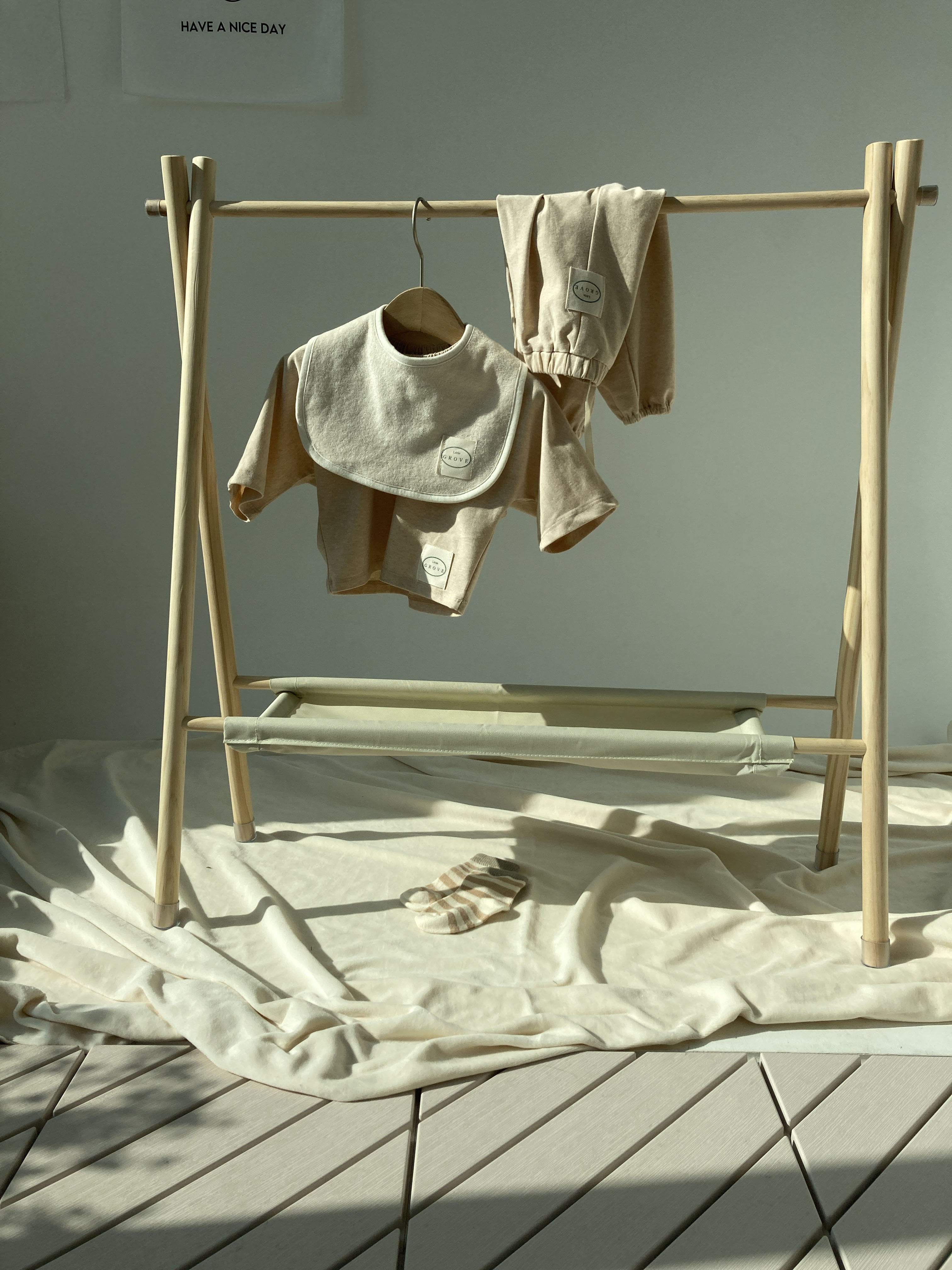 Daisy Shirring set up - Sand