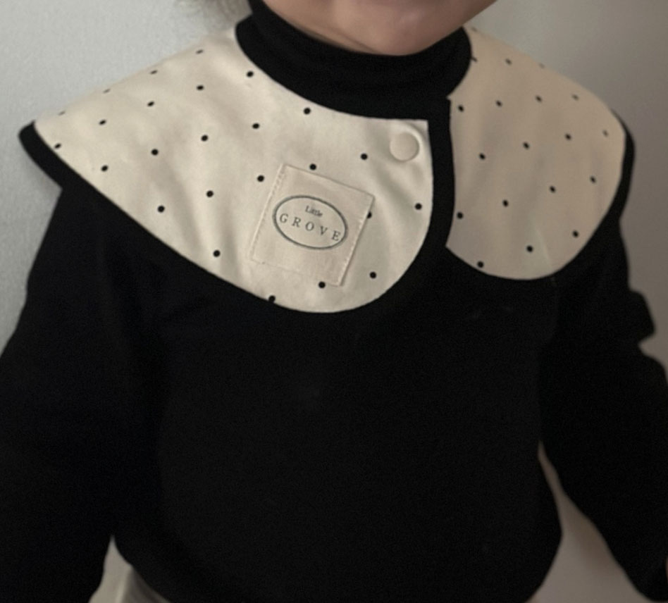 Polkadot circle bib