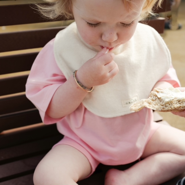 Organic sandwich bib - Cream