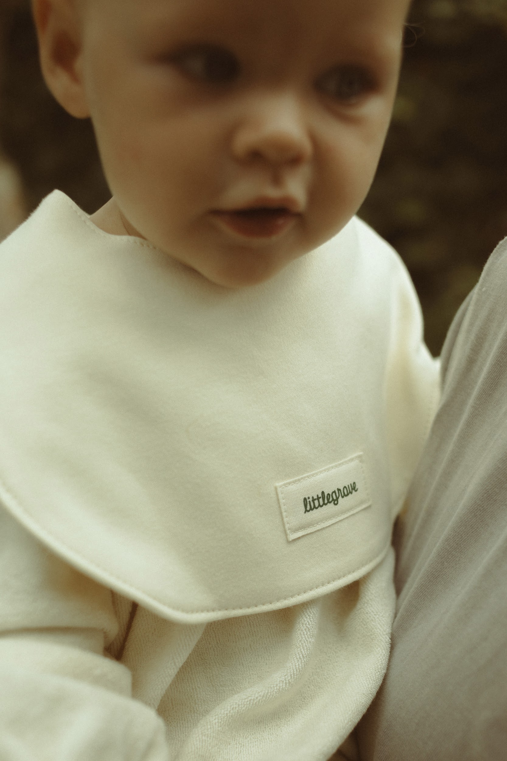 Luna Bib