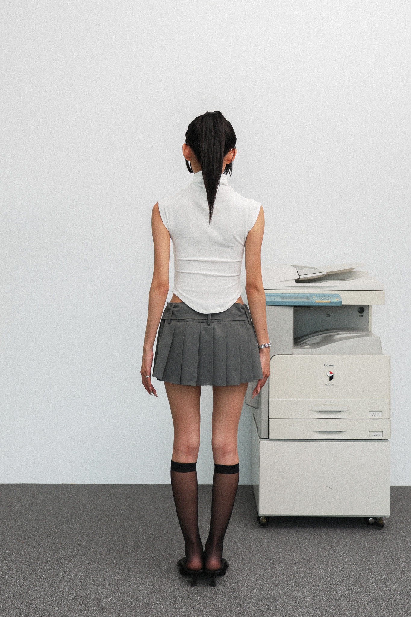 SHIRRING PIERCING TEE - white
