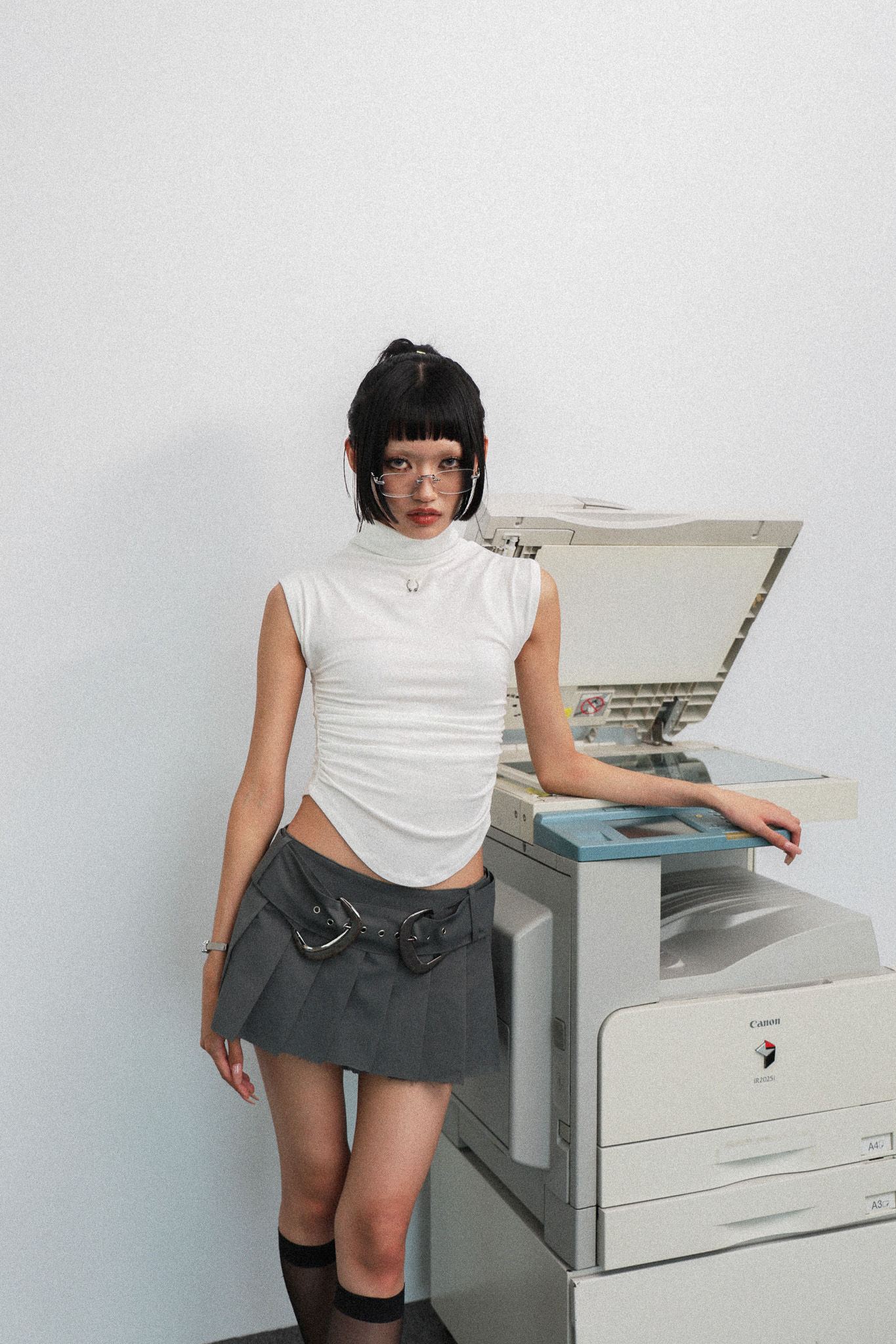 SHIRRING PIERCING TEE - white
