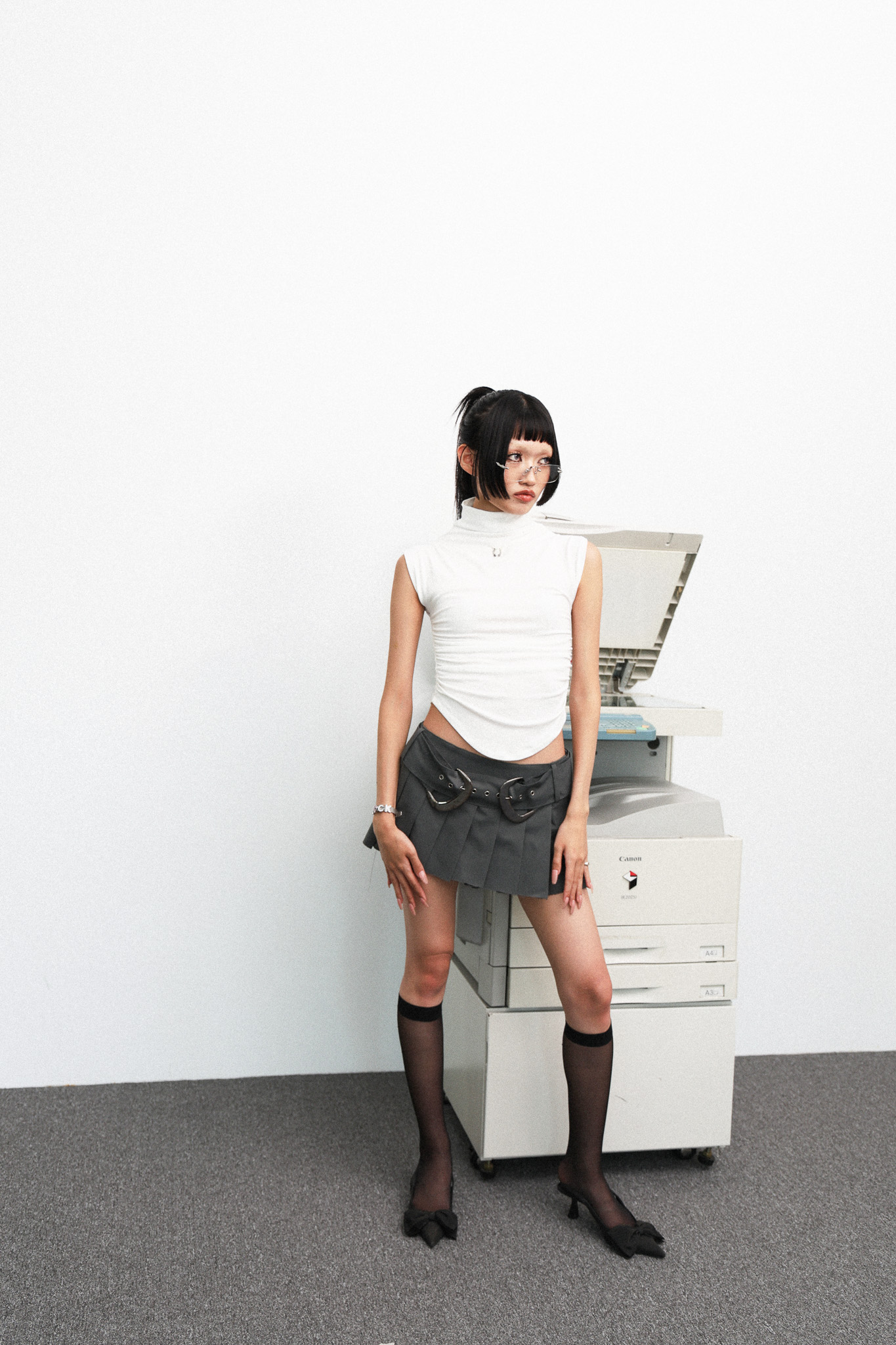 SHIRRING PIERCING TEE - white