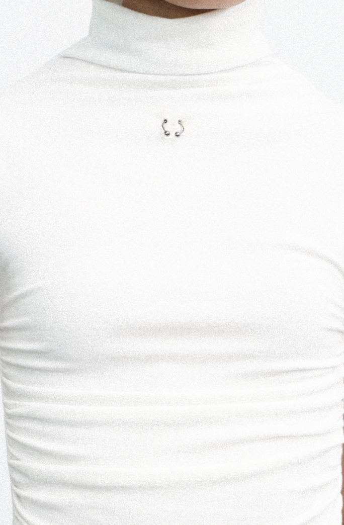 SHIRRING PIERCING TEE - white