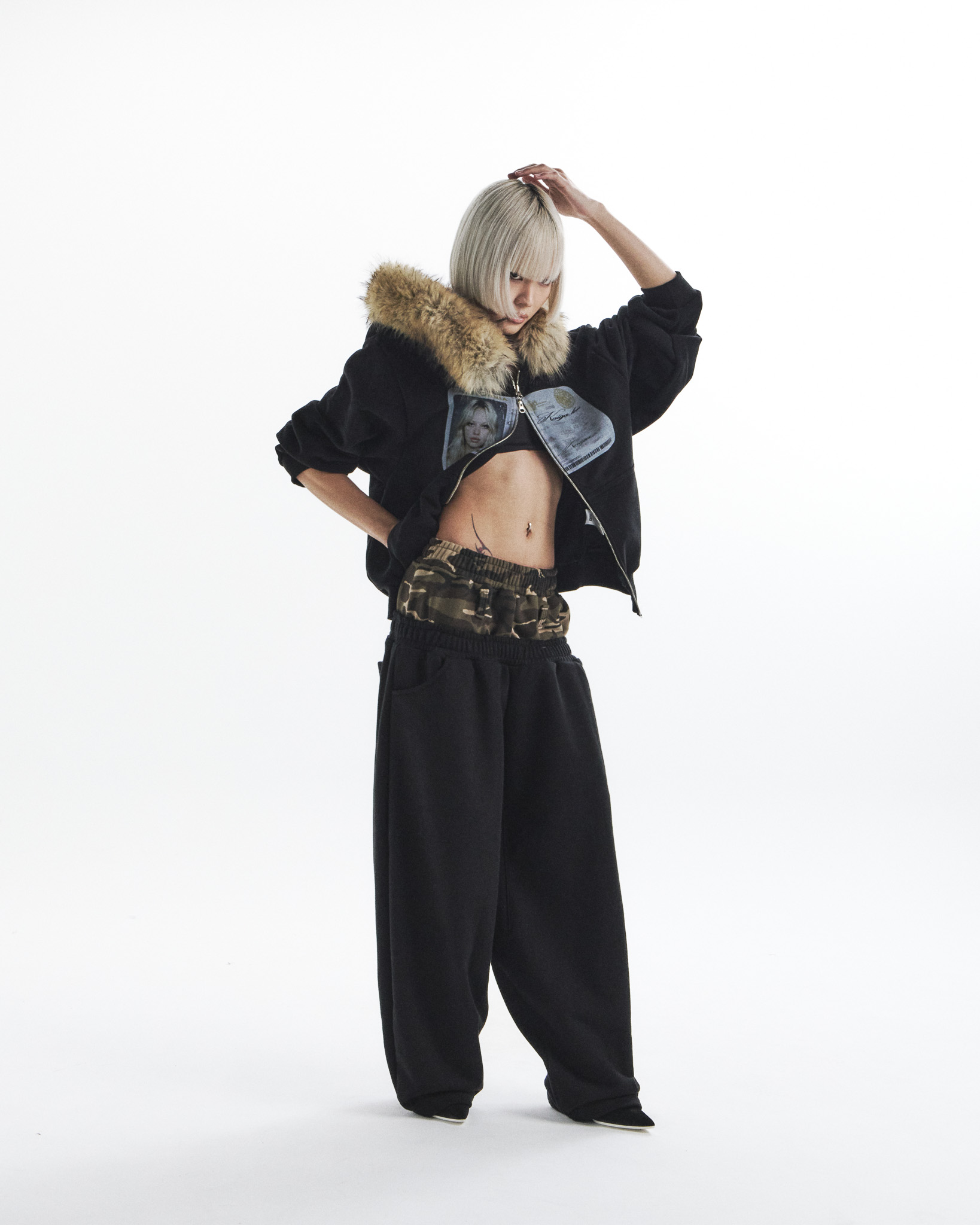 id card hooded zip-up- black