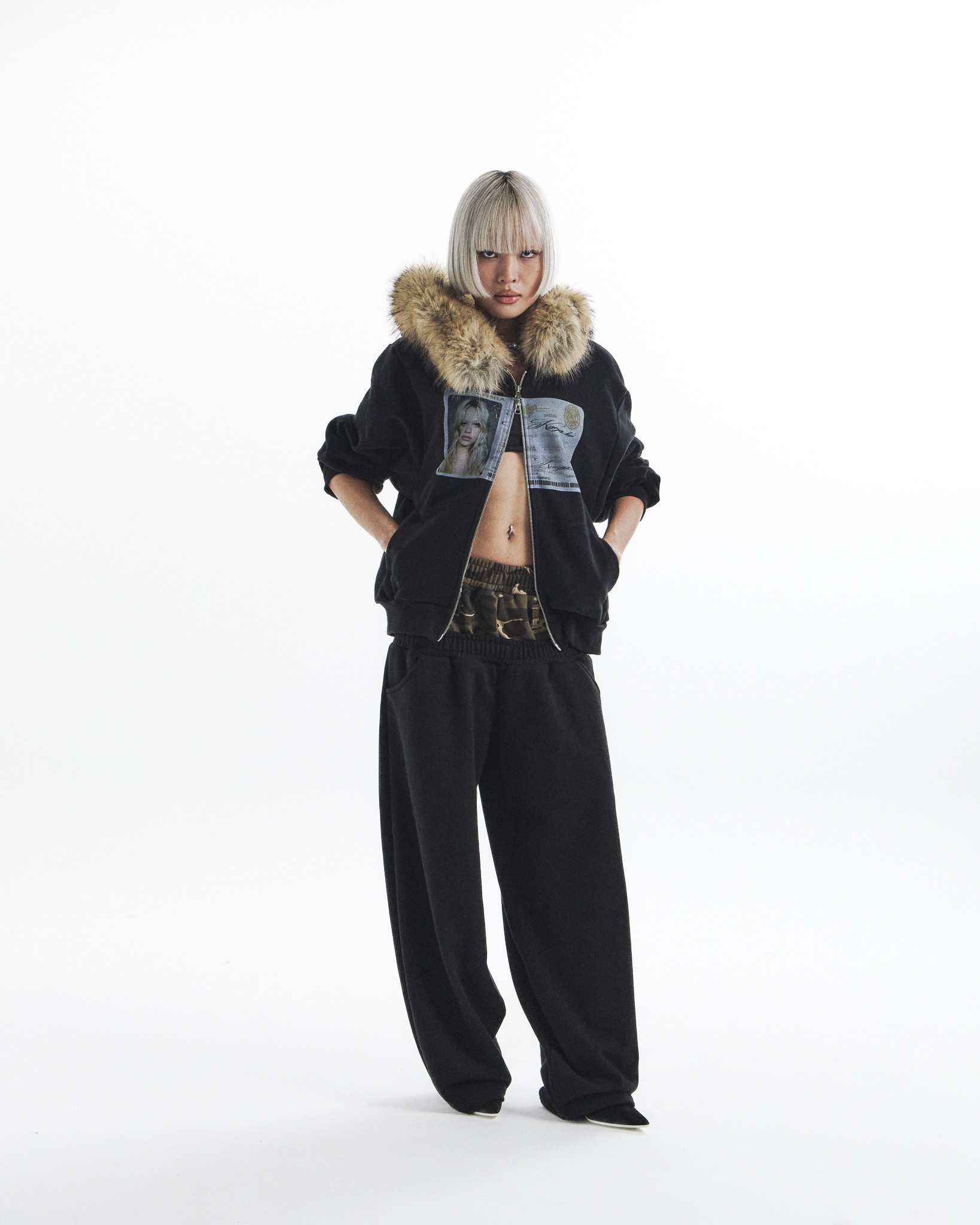 id card hooded zip-up- black