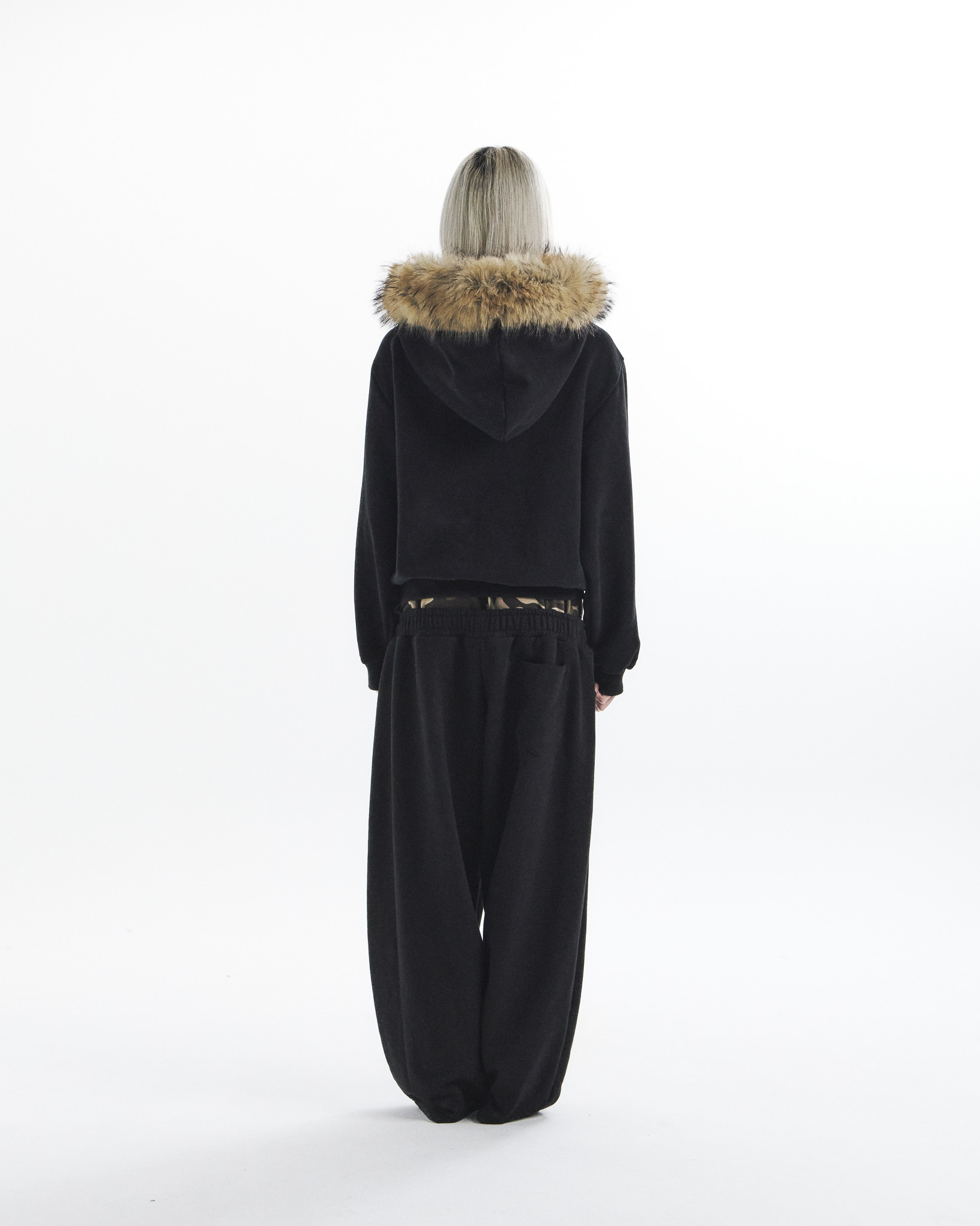 id card hooded zip-up- black