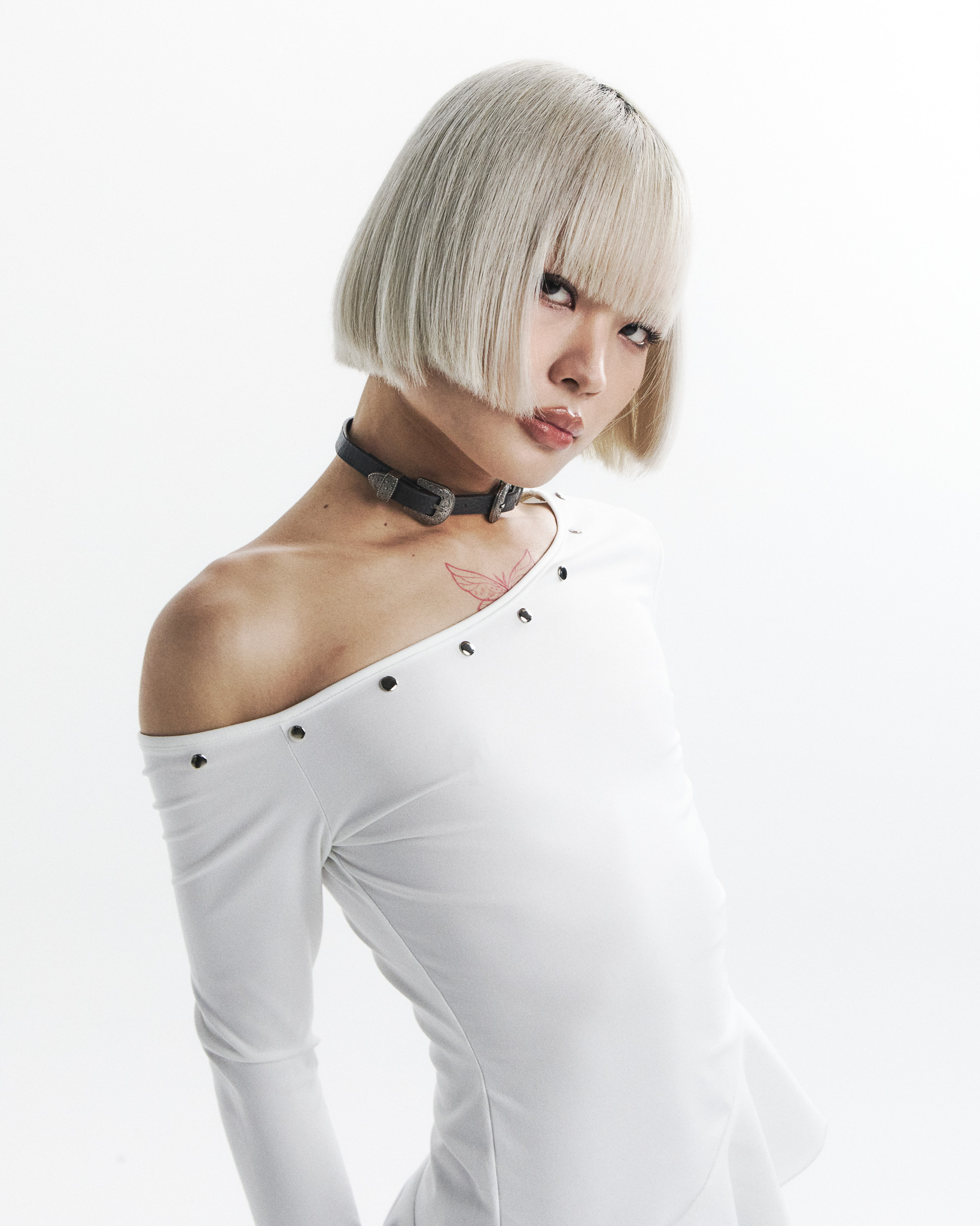 unbalanced silver ball long sleeve-white