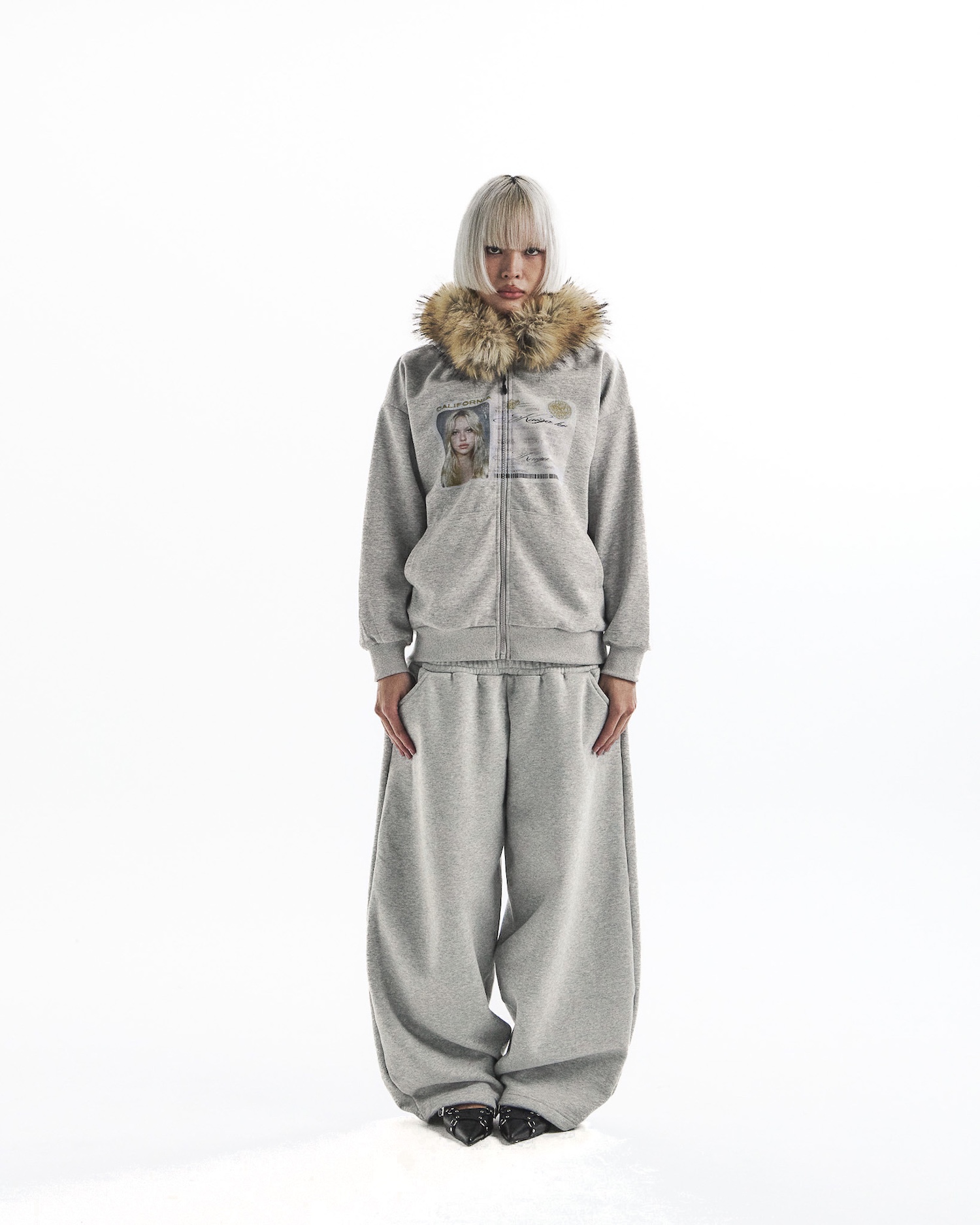 id card hooded zip-up- cream