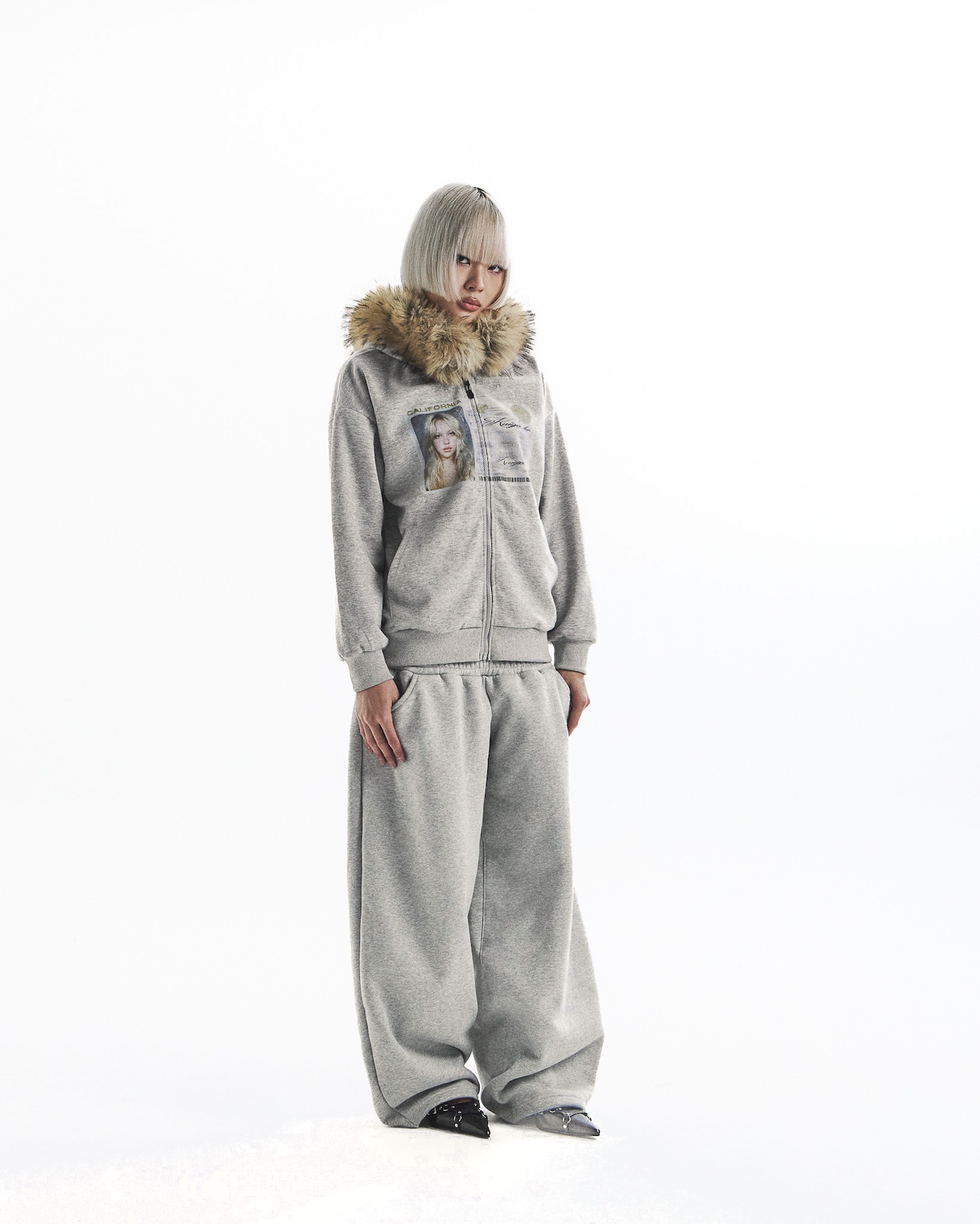 id card hooded zip-up- cream