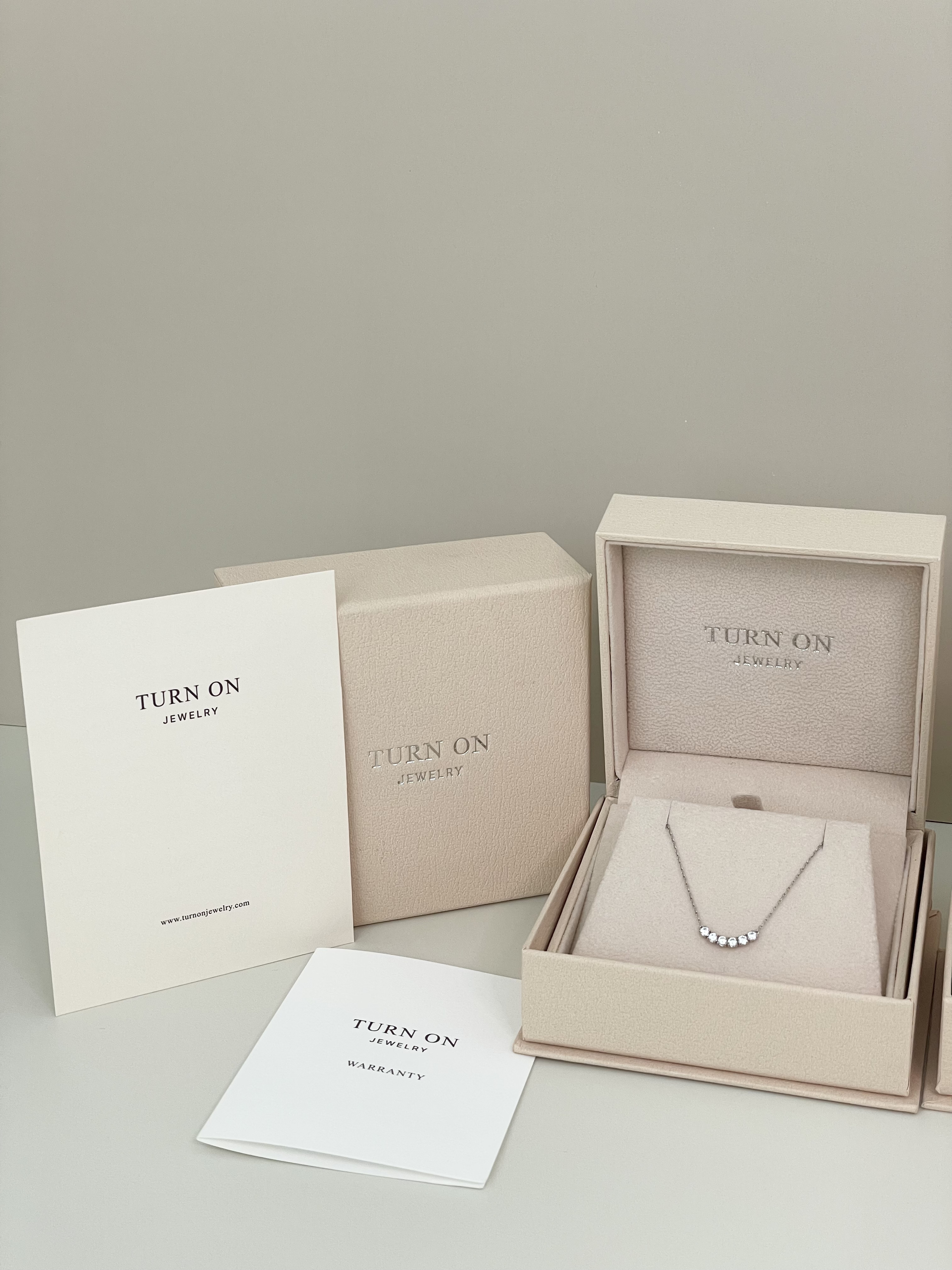 SIX DIAMONDS NECKLACE (natural diamonds)