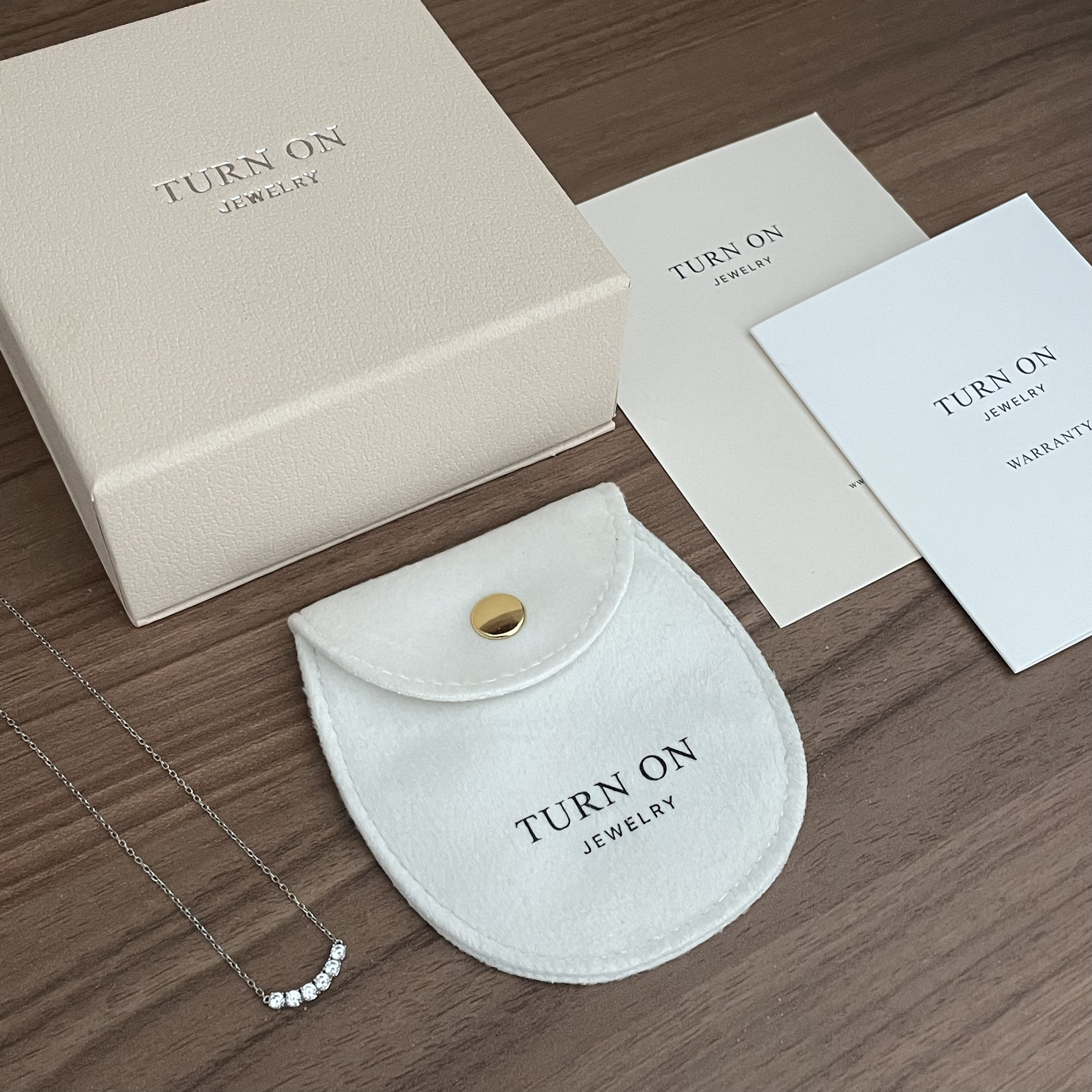 SIX DIAMONDS NECKLACE (natural diamonds)