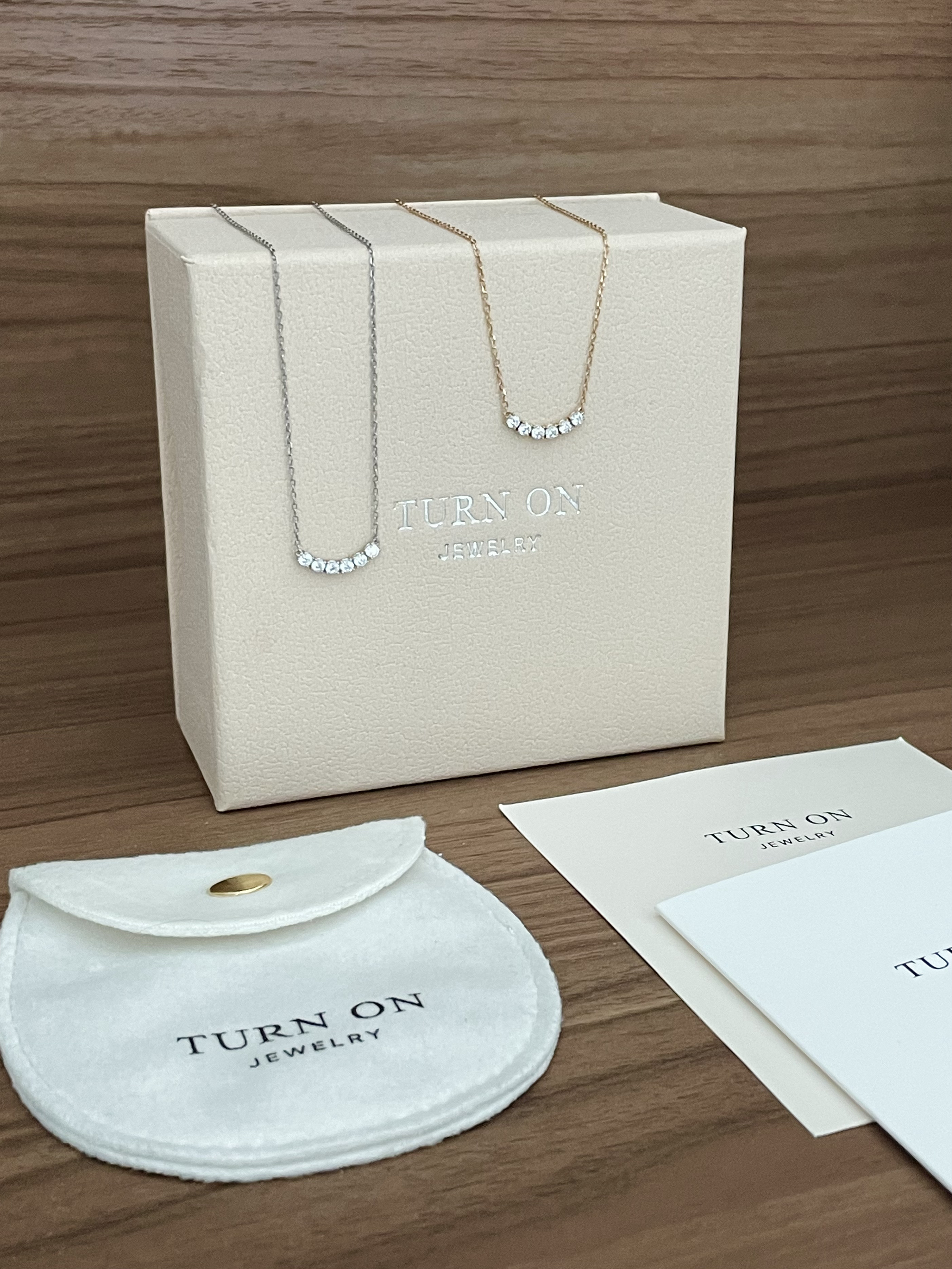 SIX DIAMONDS NECKLACE (natural diamonds)
