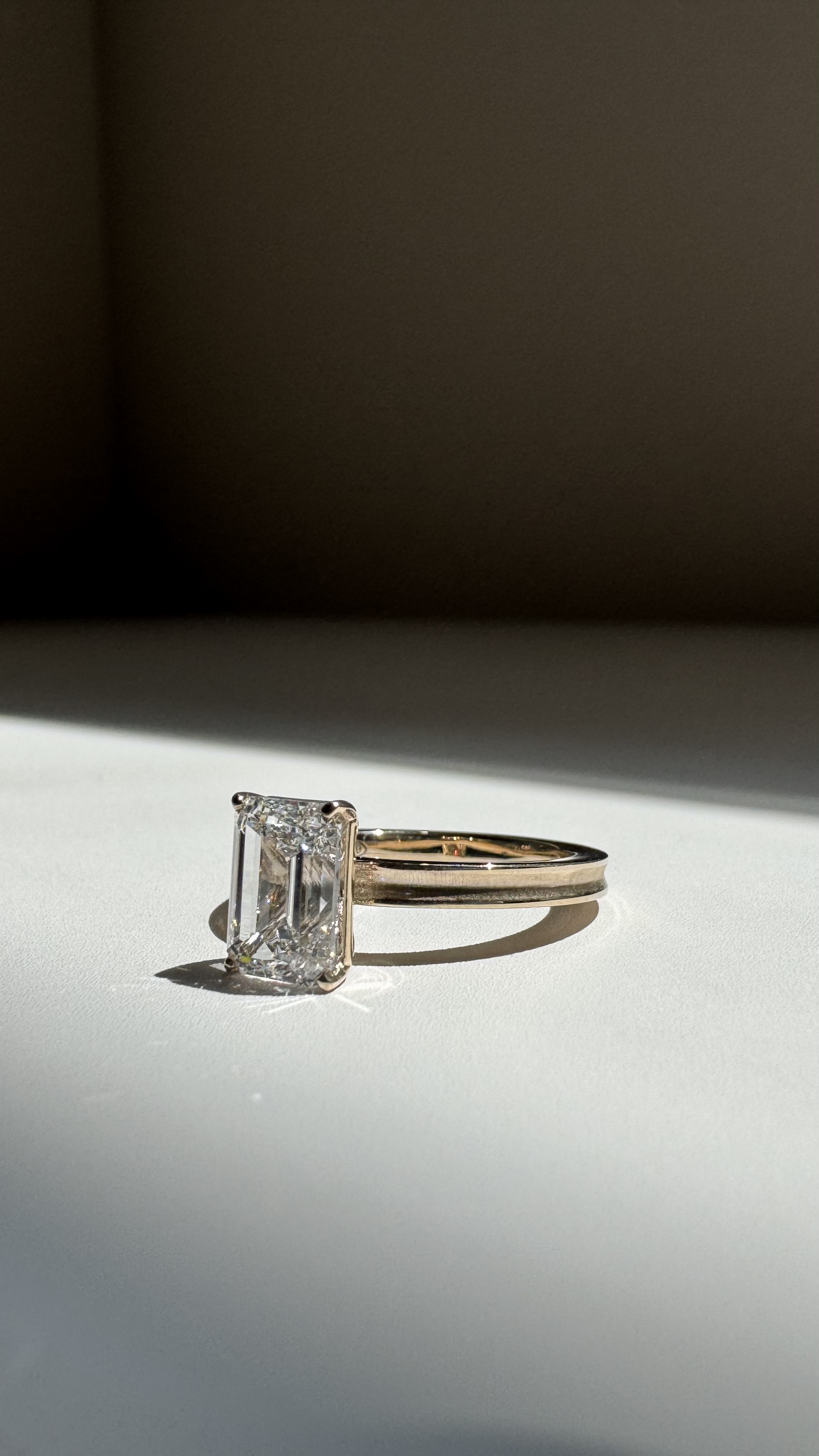 Shine Emeraldcut ring(2ct Lab diamond)
