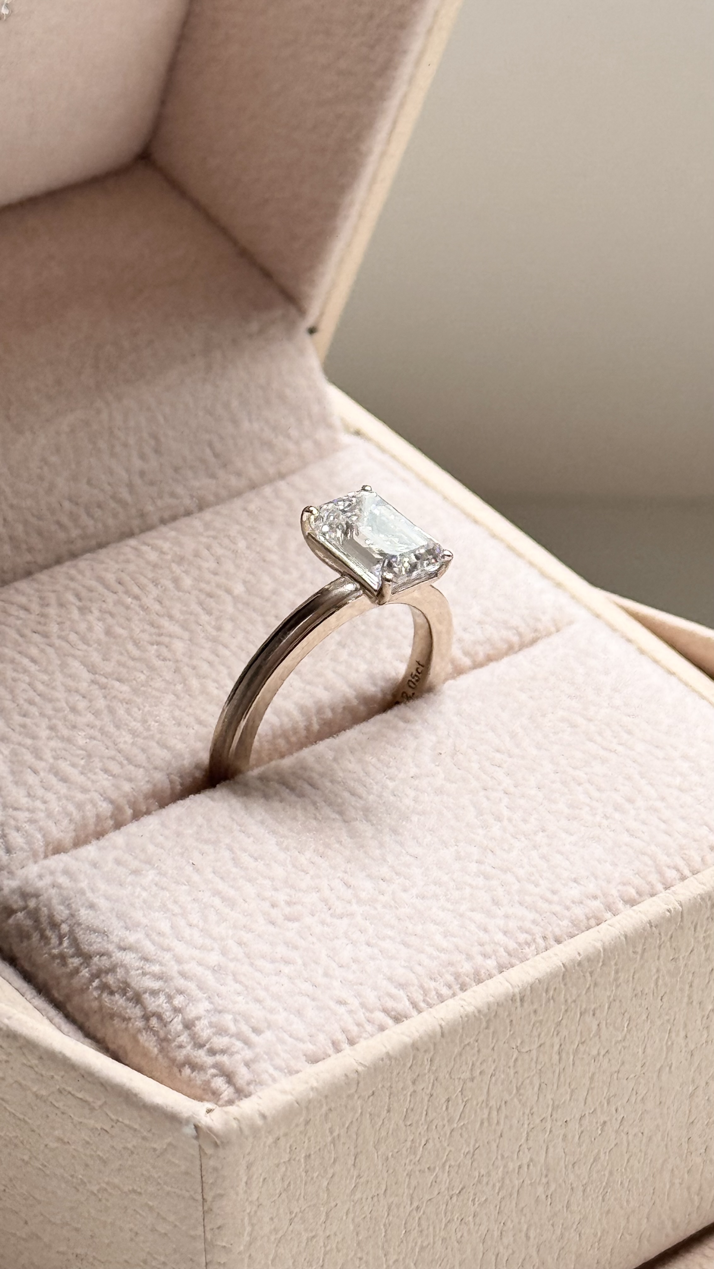 Shine Emeraldcut ring(2ct Lab diamond)