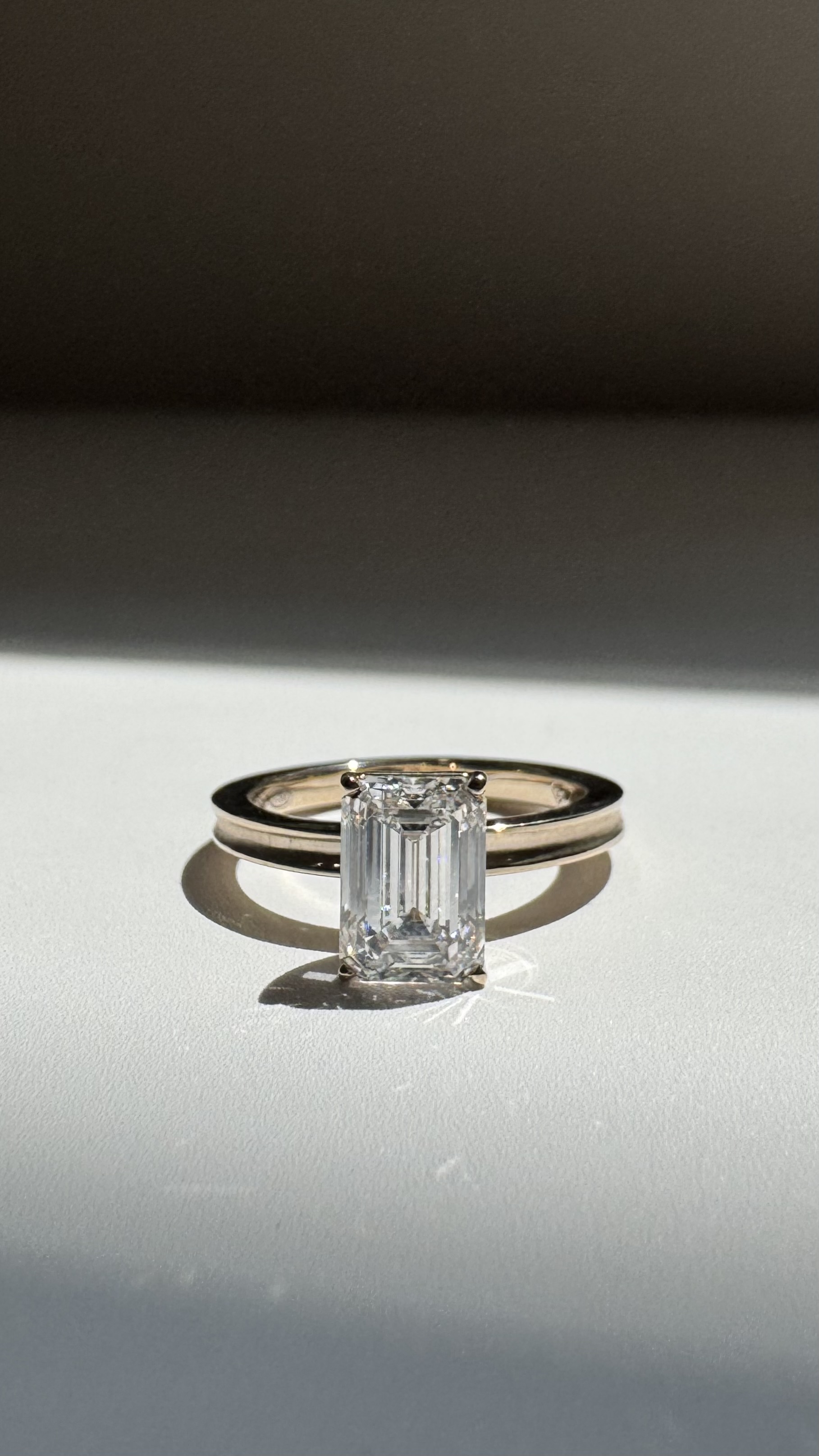 Shine Emeraldcut ring(2ct Lab diamond)