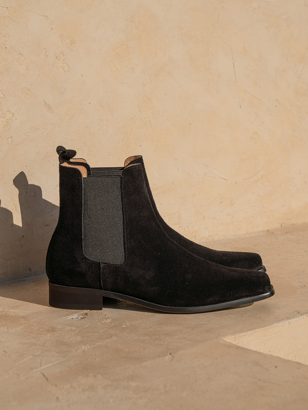 Estro Chelsea Boots #080 [Black suede]