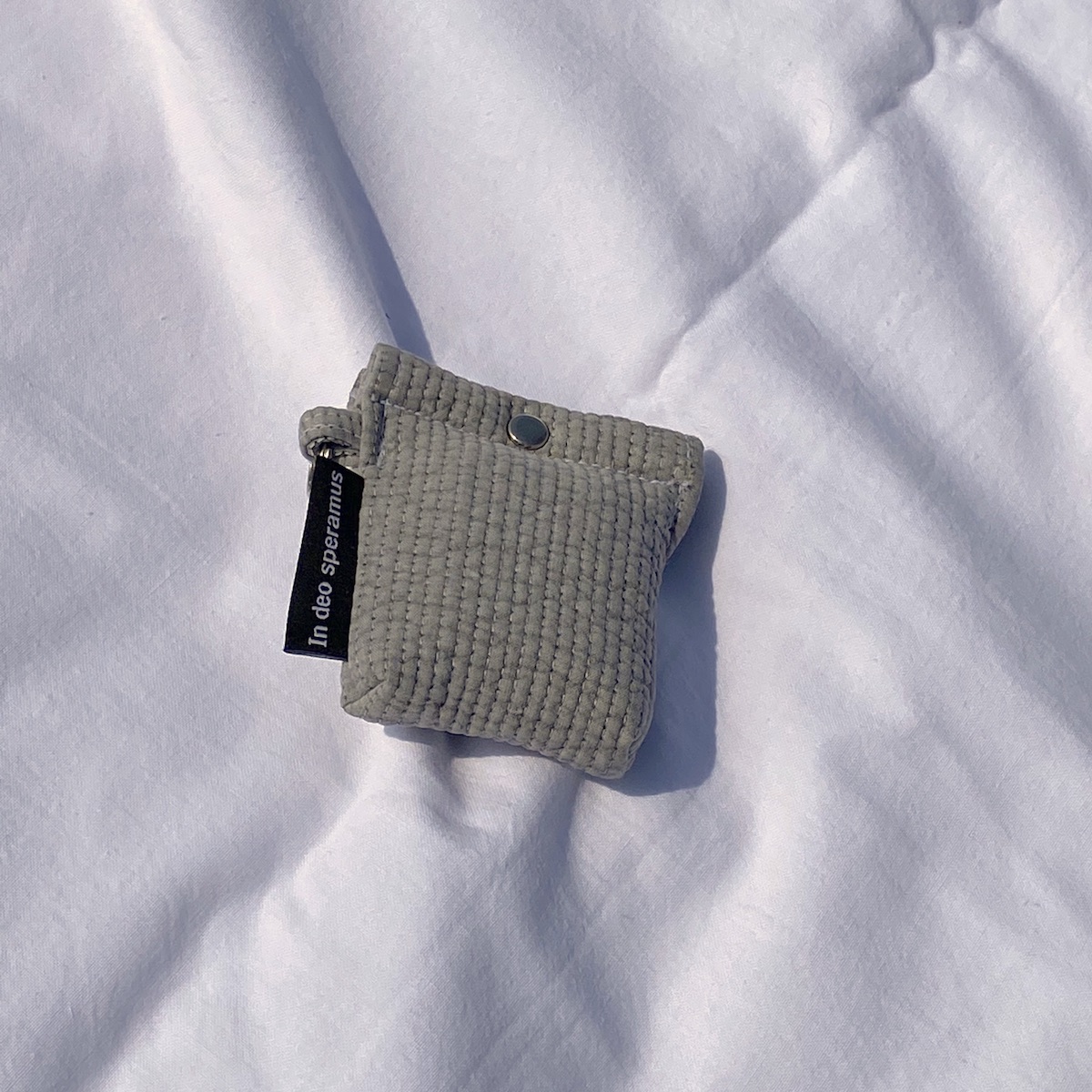 퀼팅 그레이 에어팟 케이스 (Quilting gray airpods case)